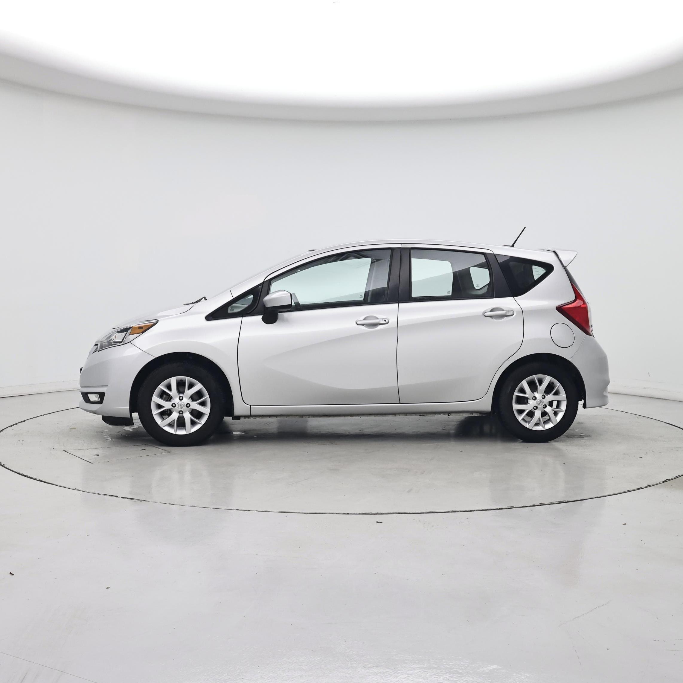 Thumbnail: 2017 Nissan Versa Note - 3