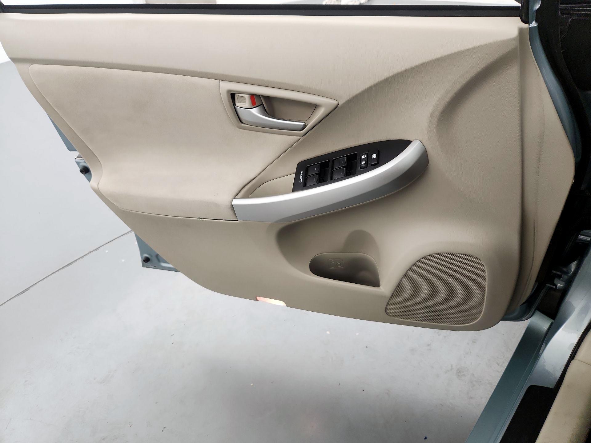 Thumbnail: 2014 Toyota Prius - 12