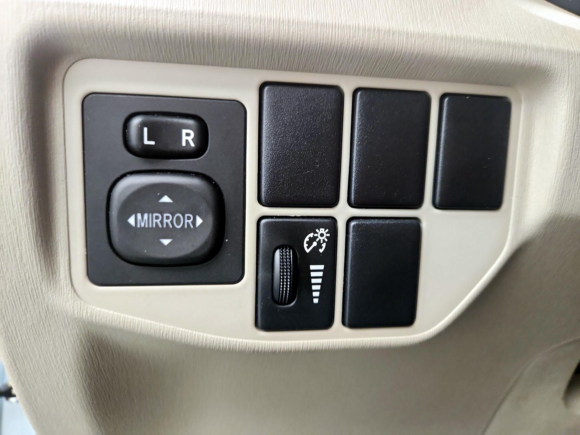 Thumbnail: 2014 Toyota Prius - 13