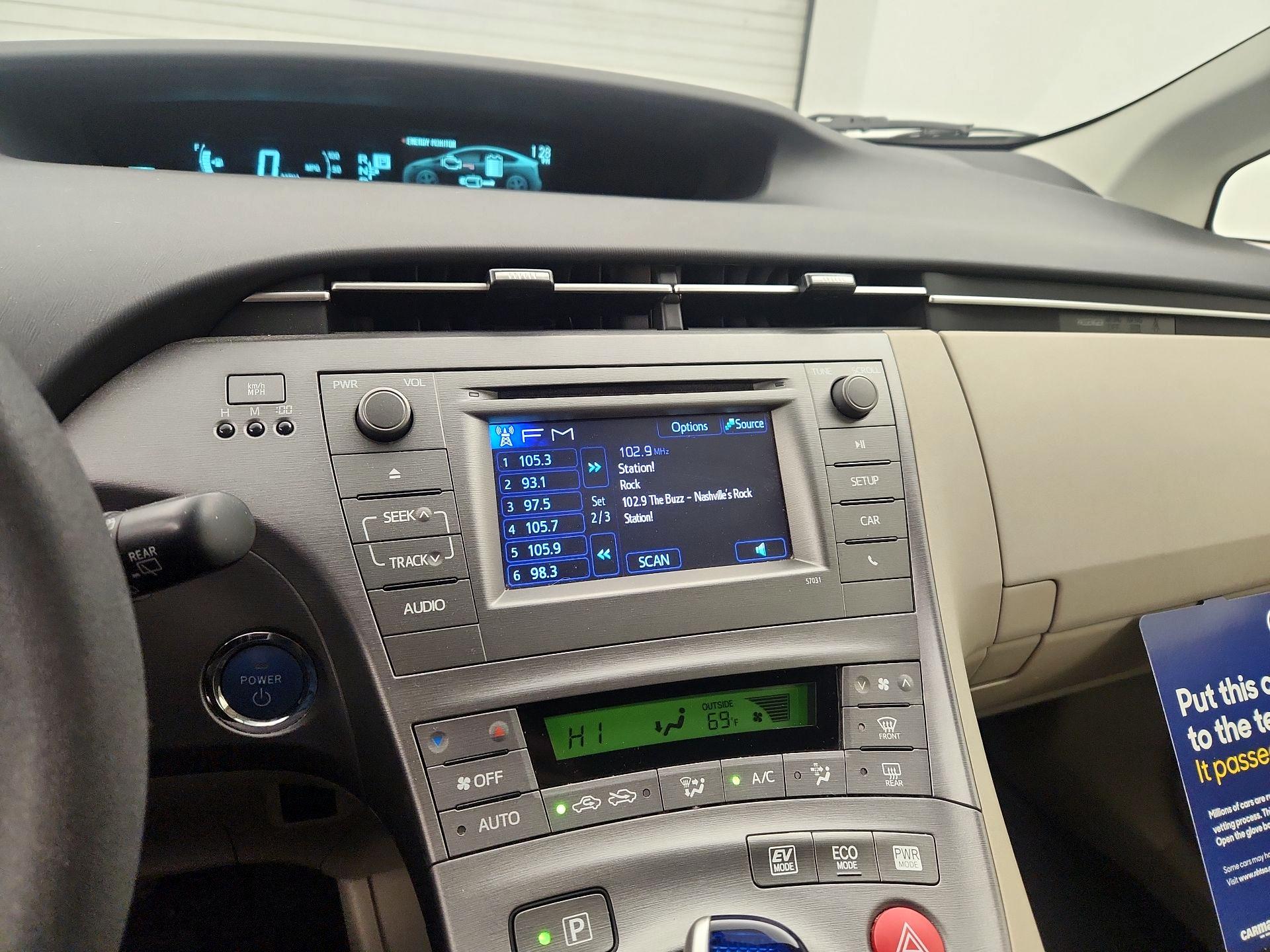 Thumbnail: 2014 Toyota Prius - 14