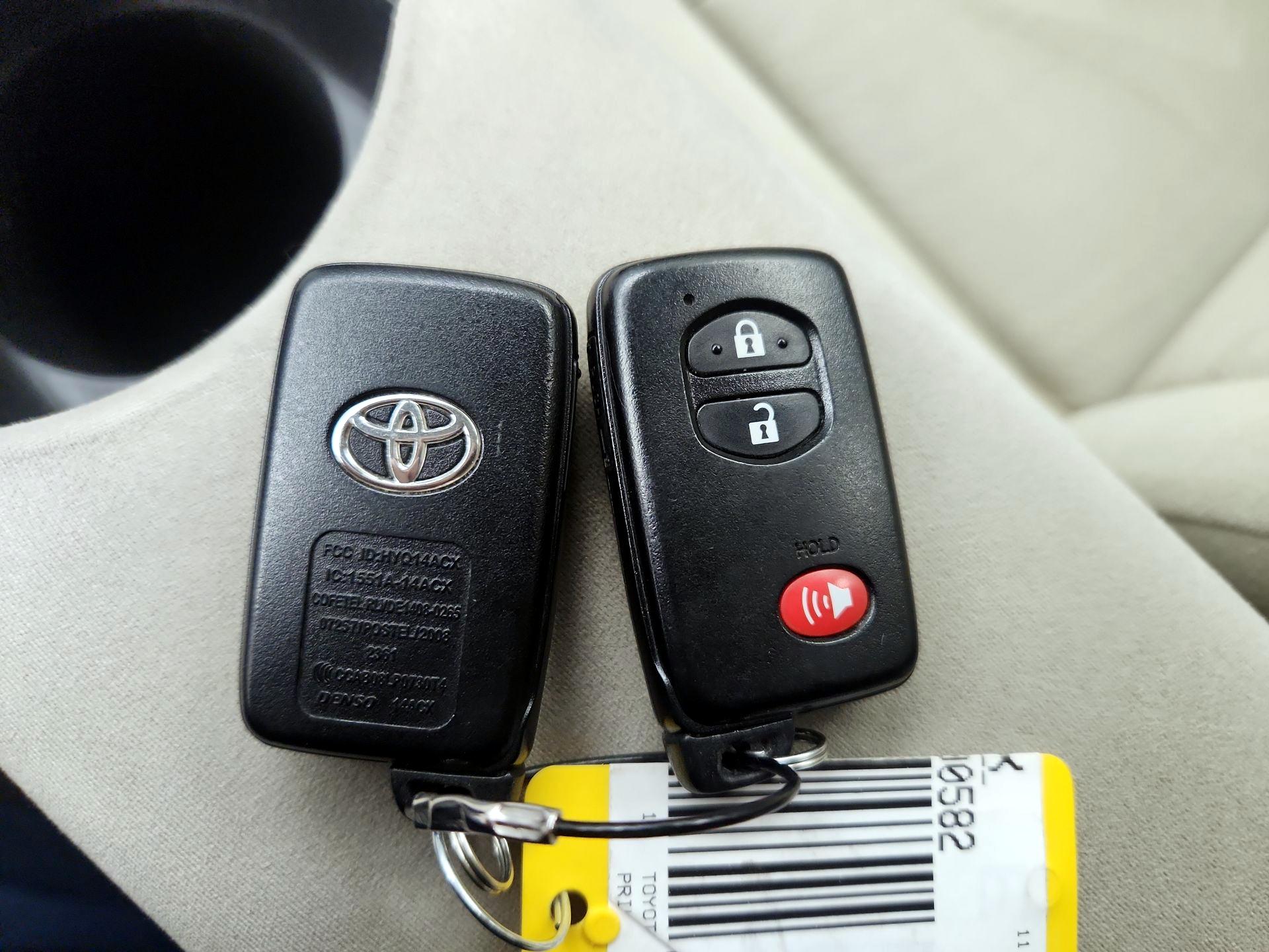 Thumbnail: 2014 Toyota Prius - 20