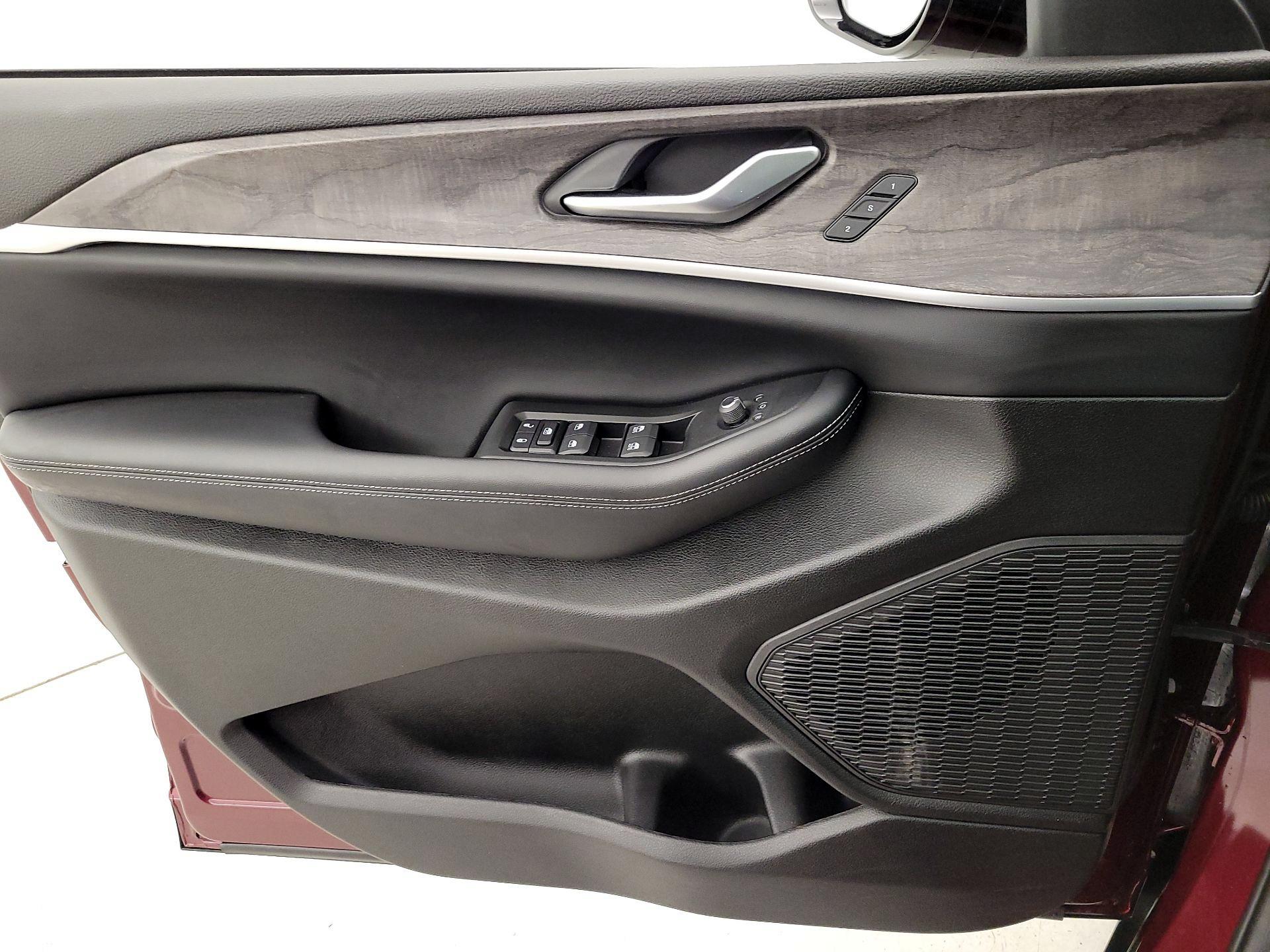 Thumbnail: 2024 Jeep Grand Cherokee - 12