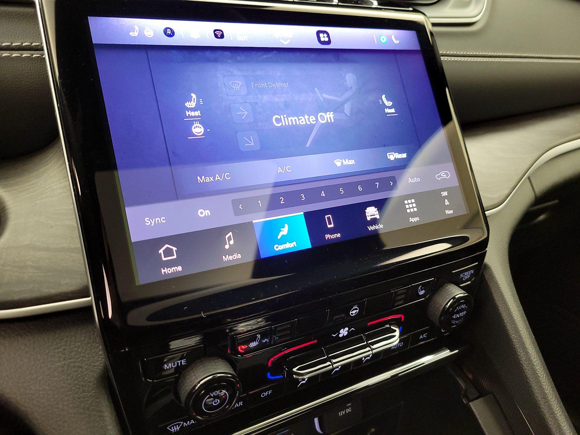 Thumbnail: 2024 Jeep Grand Cherokee - 17