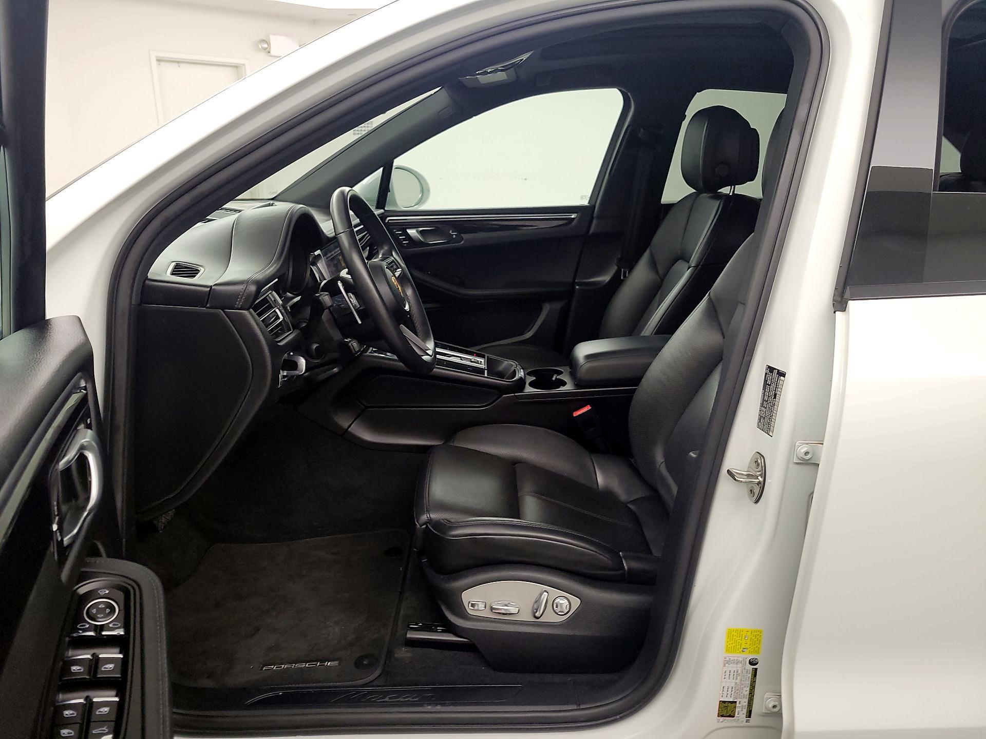 Thumbnail: 2022 Porsche Macan - 11