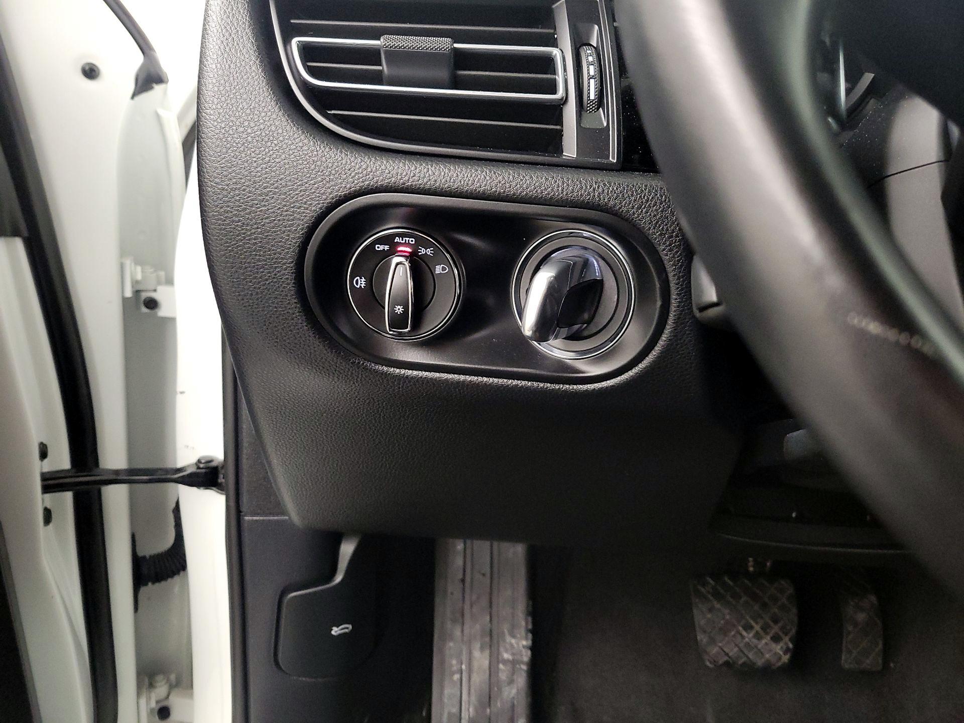 Thumbnail: 2022 Porsche Macan - 13