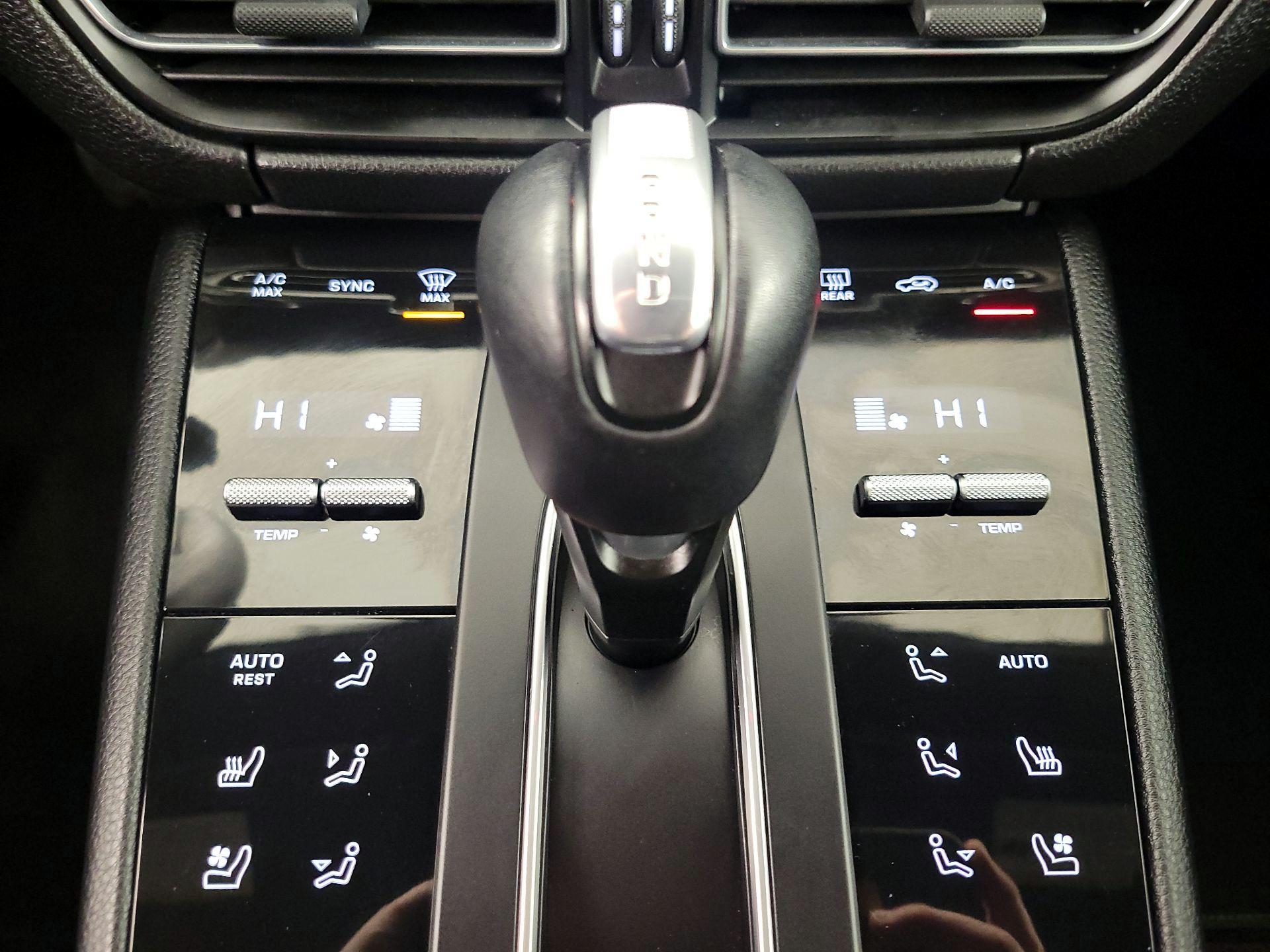 Thumbnail: 2022 Porsche Macan - 17