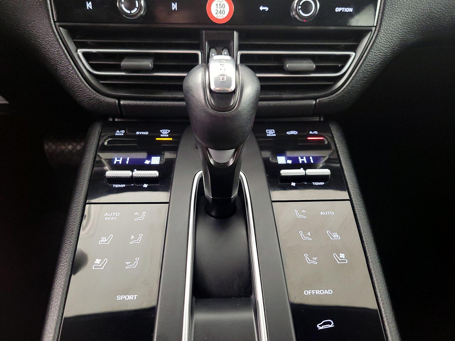 Thumbnail: 2022 Porsche Macan - 18