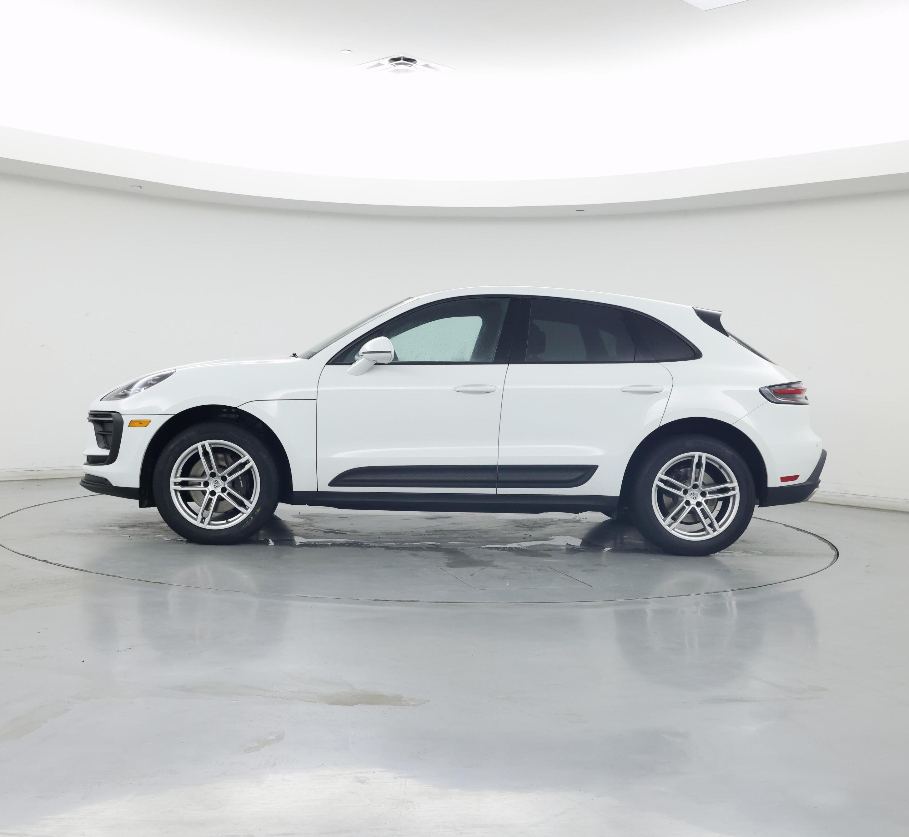 Thumbnail: 2022 Porsche Macan - 3