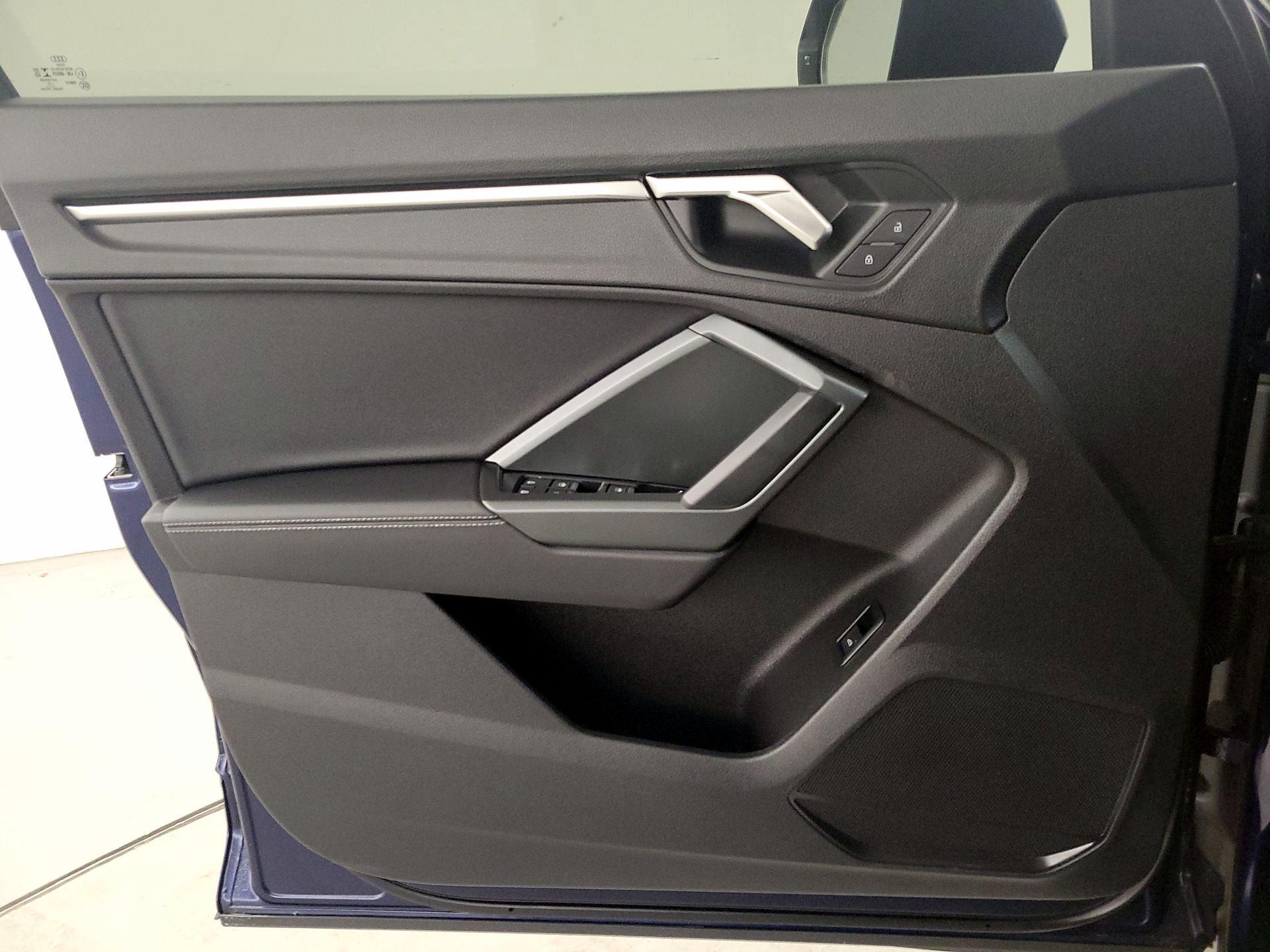 Thumbnail: 2023 Audi Q3 - 12