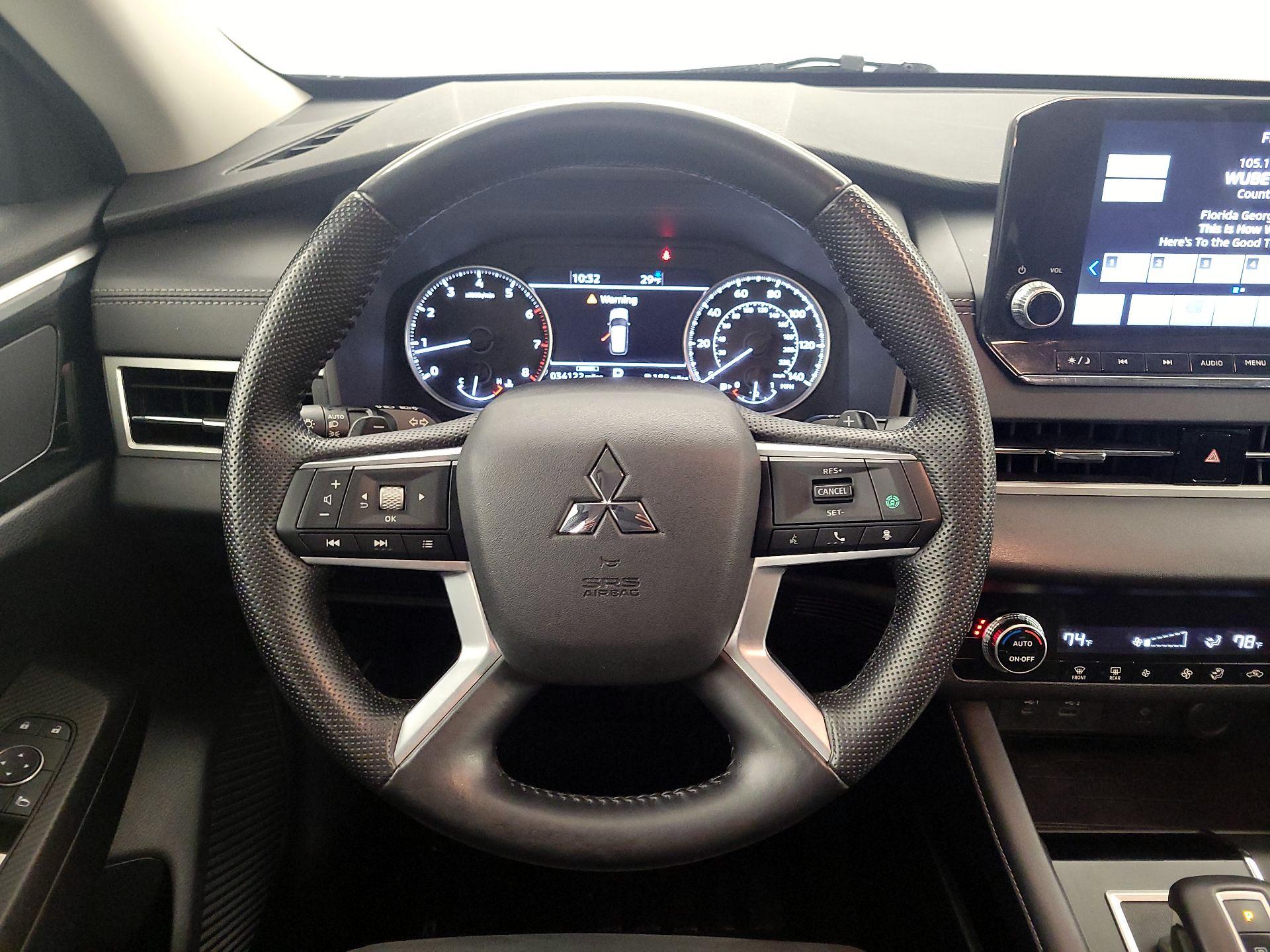 Thumbnail: 2022 Mitsubishi Outlander - 10