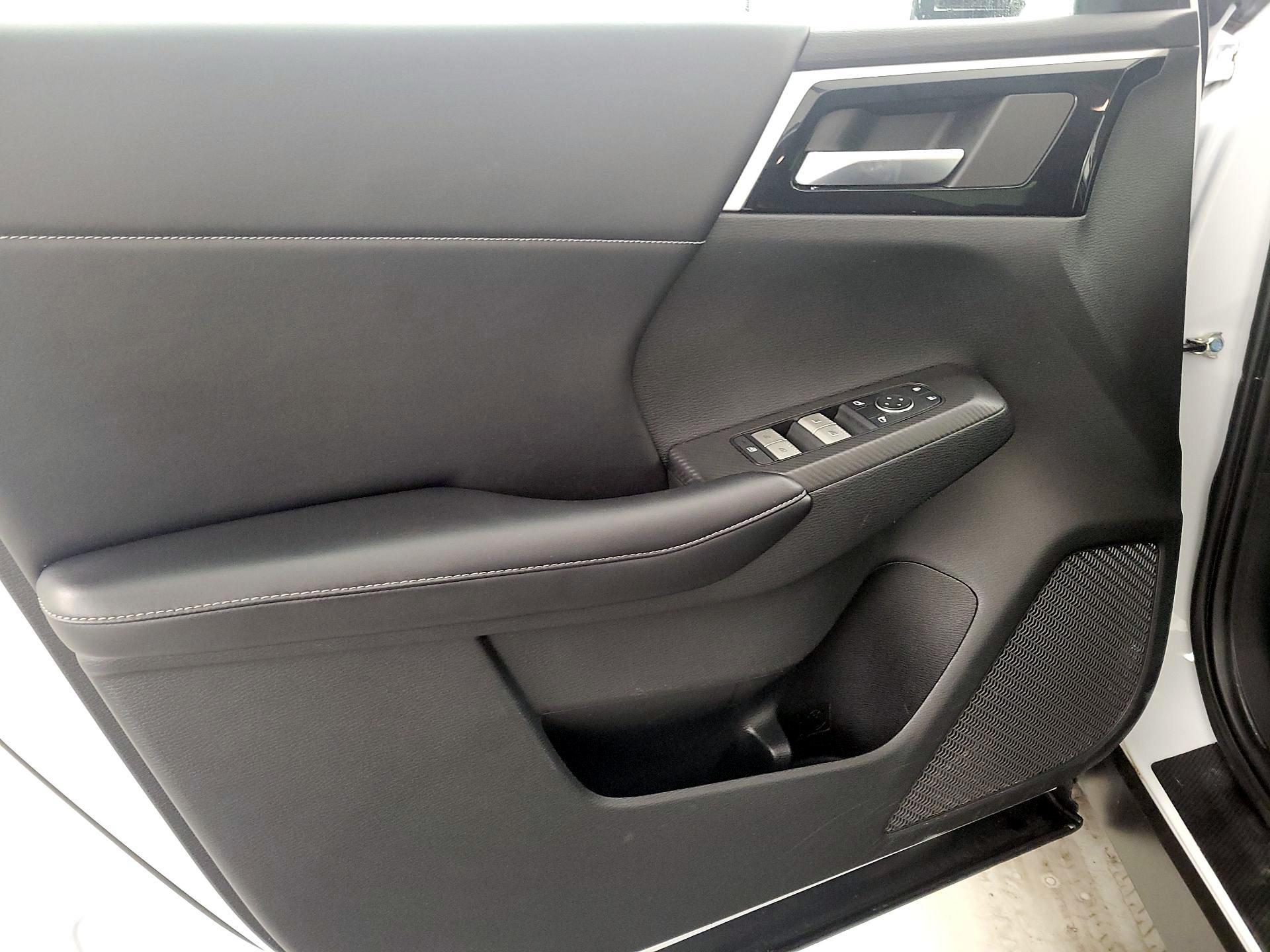 Thumbnail: 2022 Mitsubishi Outlander - 12