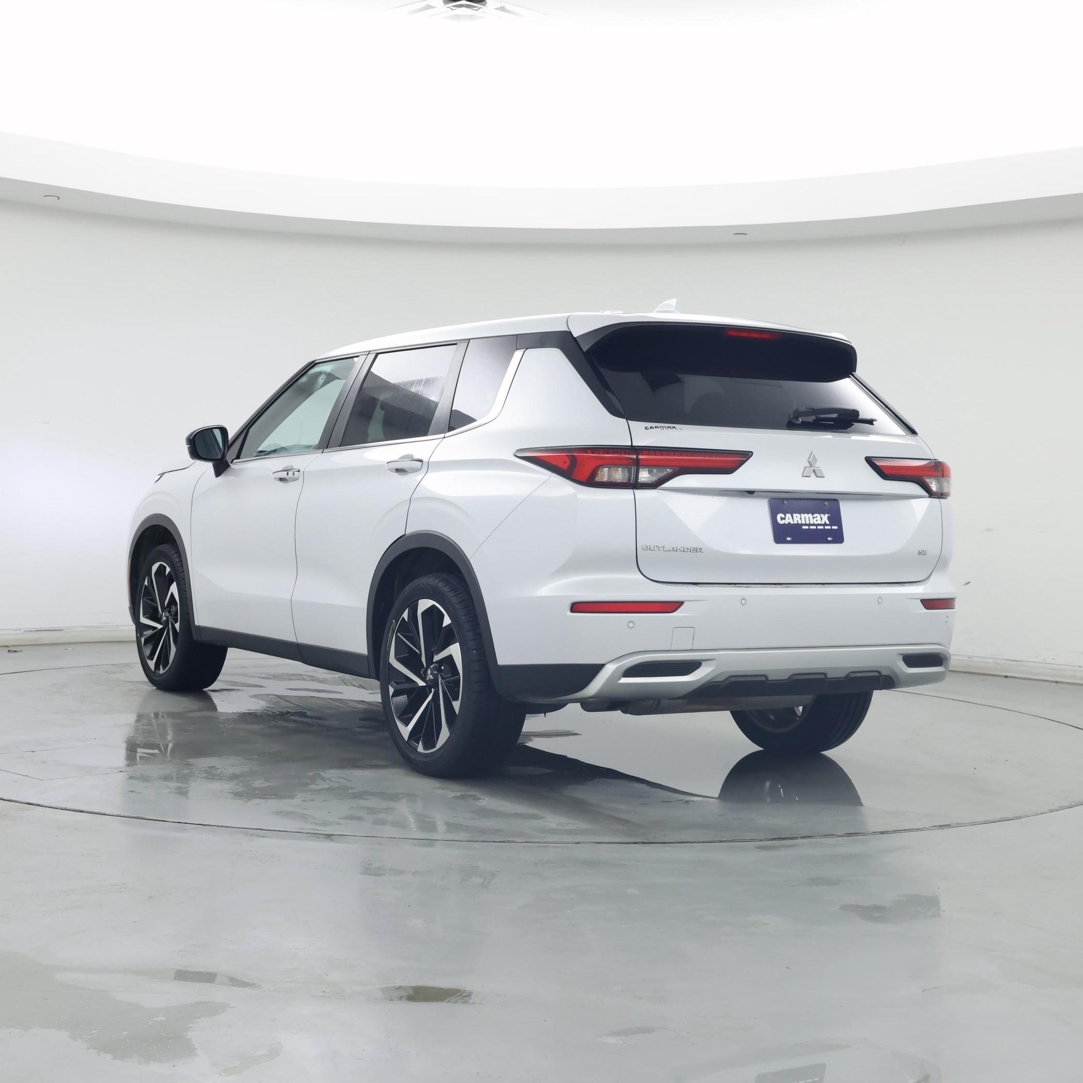 Thumbnail: 2022 Mitsubishi Outlander - 2