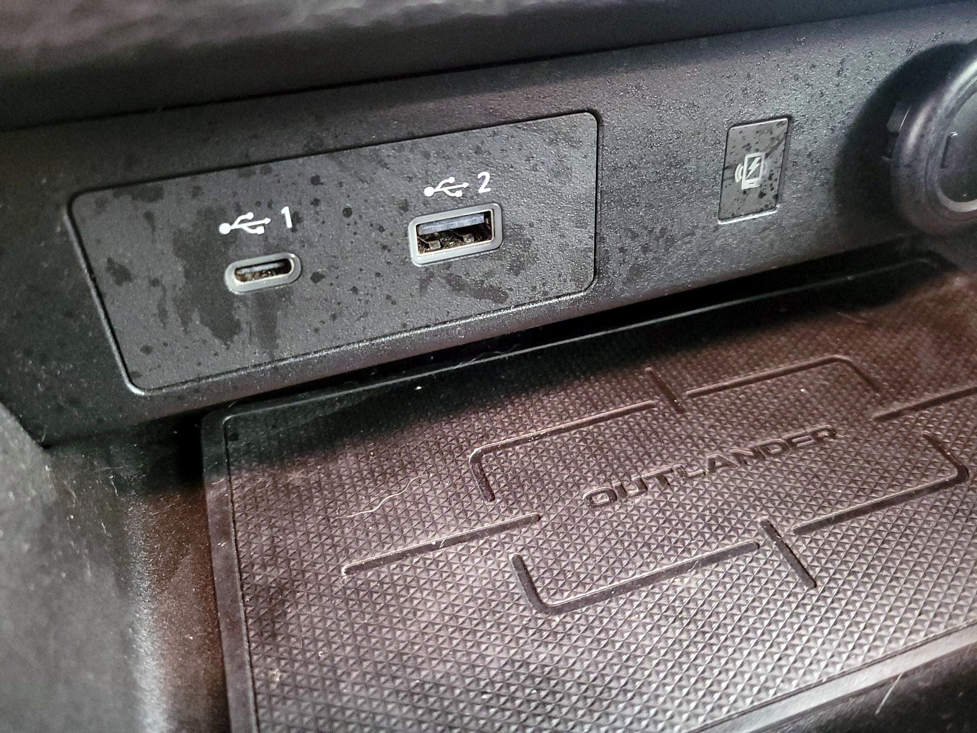 Thumbnail: 2022 Mitsubishi Outlander - 19