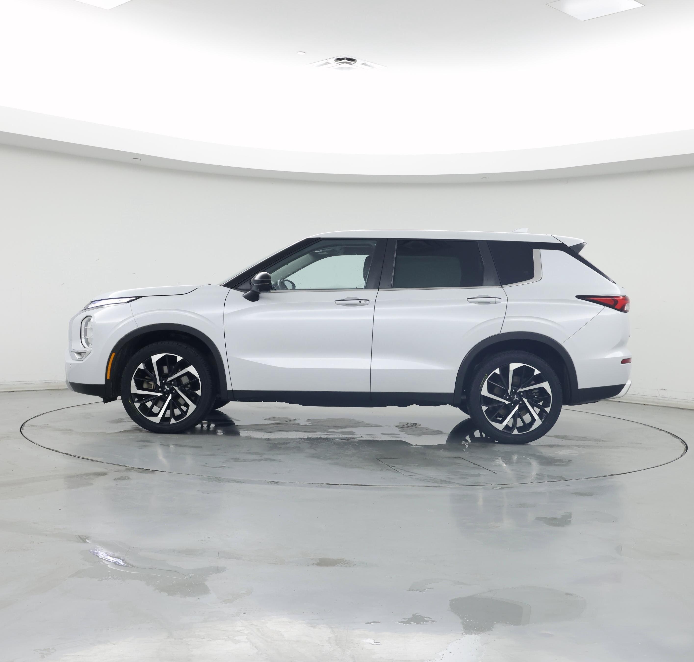 Thumbnail: 2022 Mitsubishi Outlander - 3