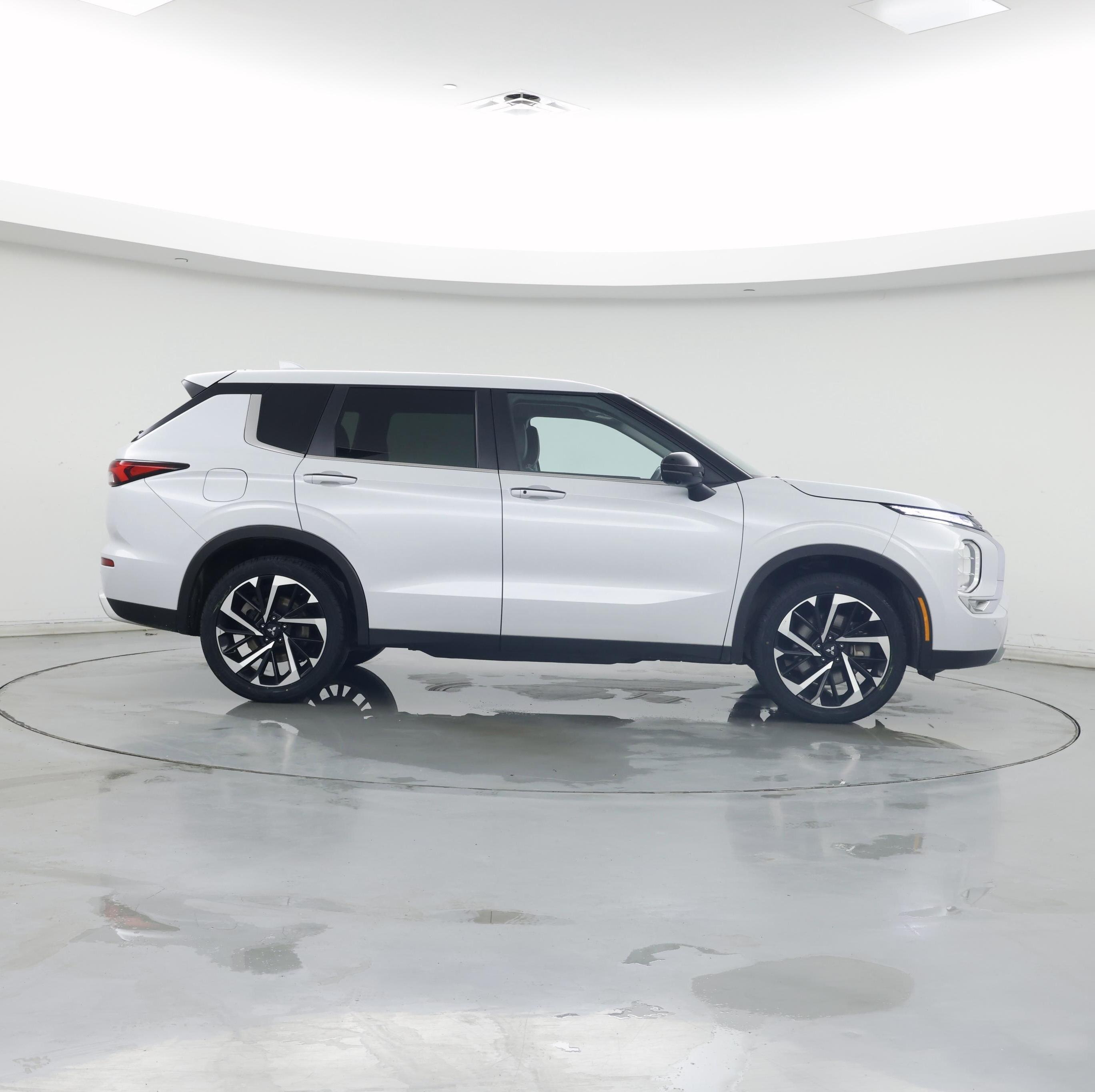 Thumbnail: 2022 Mitsubishi Outlander - 7