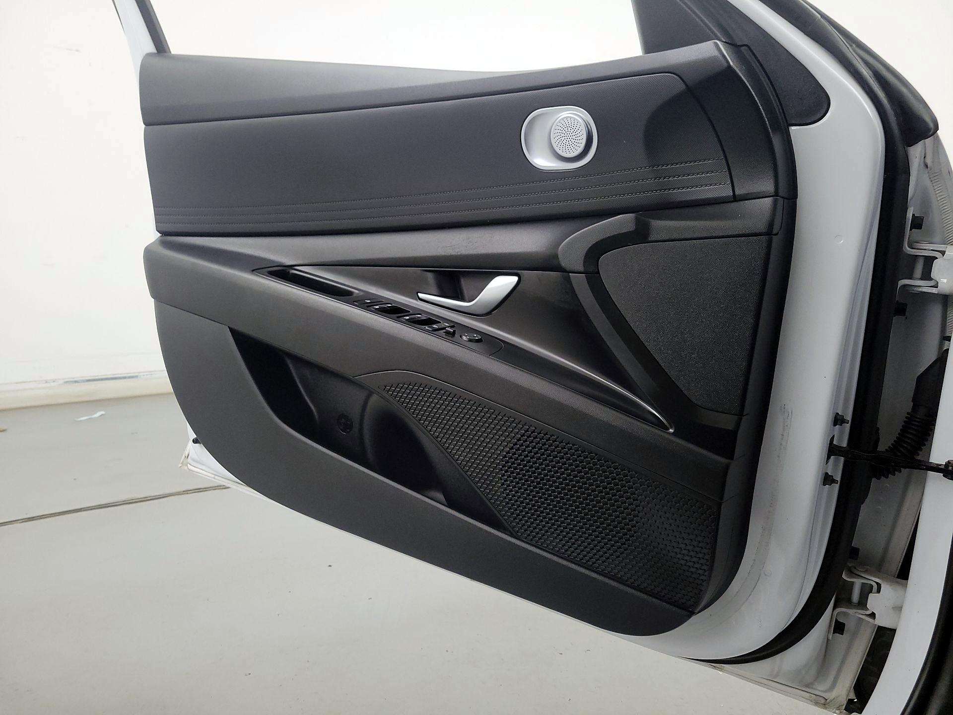 Thumbnail: 2024 Hyundai Elantra - 12