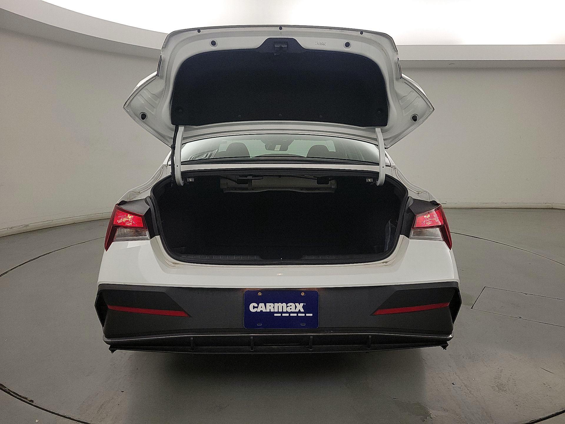 Thumbnail: 2024 Hyundai Elantra - 20