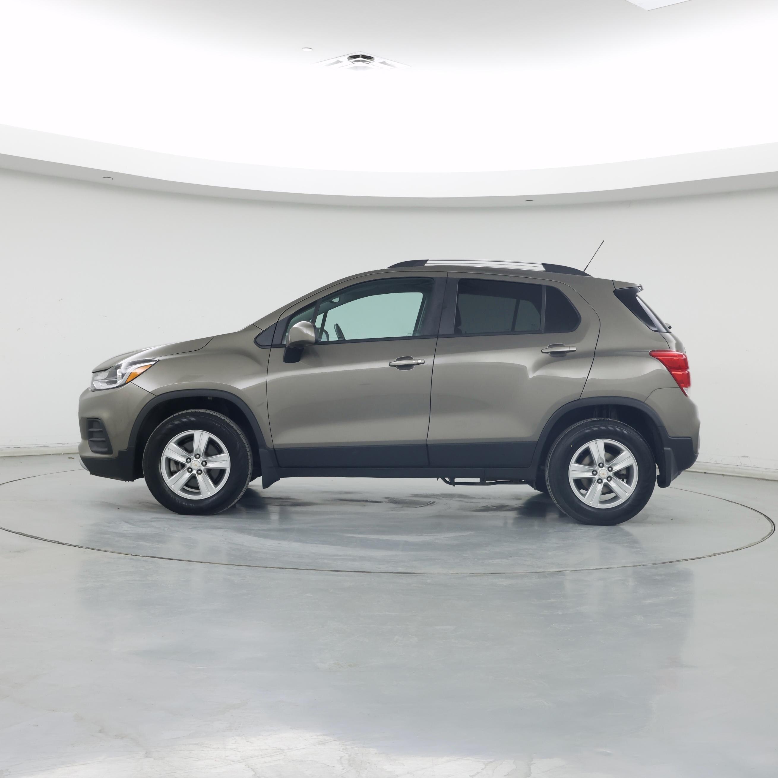 Thumbnail: 2021 Chevrolet Trax - 3