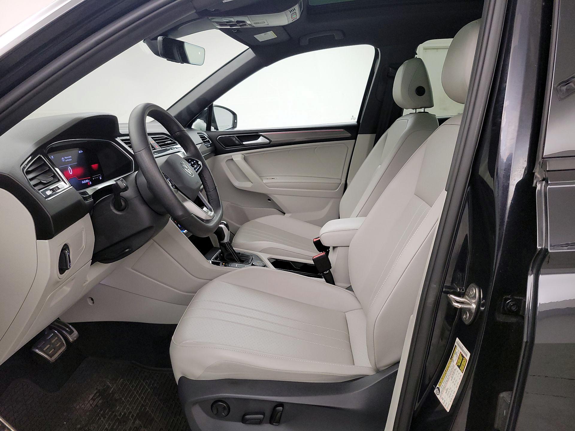 Thumbnail: 2022 Volkswagen Tiguan - 11