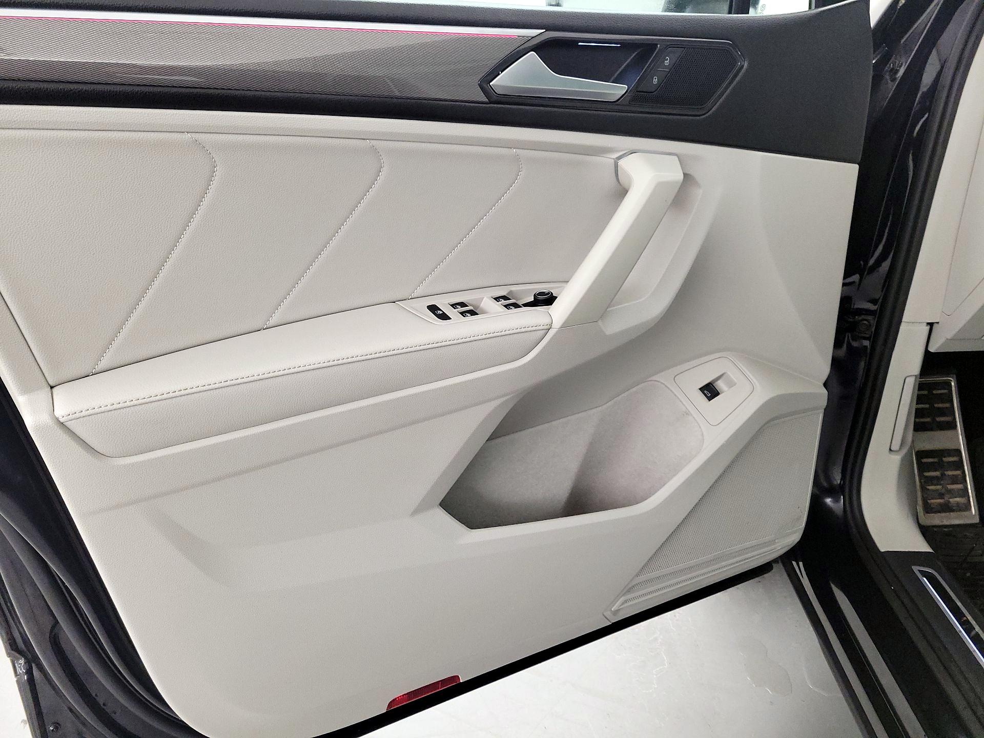 Thumbnail: 2022 Volkswagen Tiguan - 12