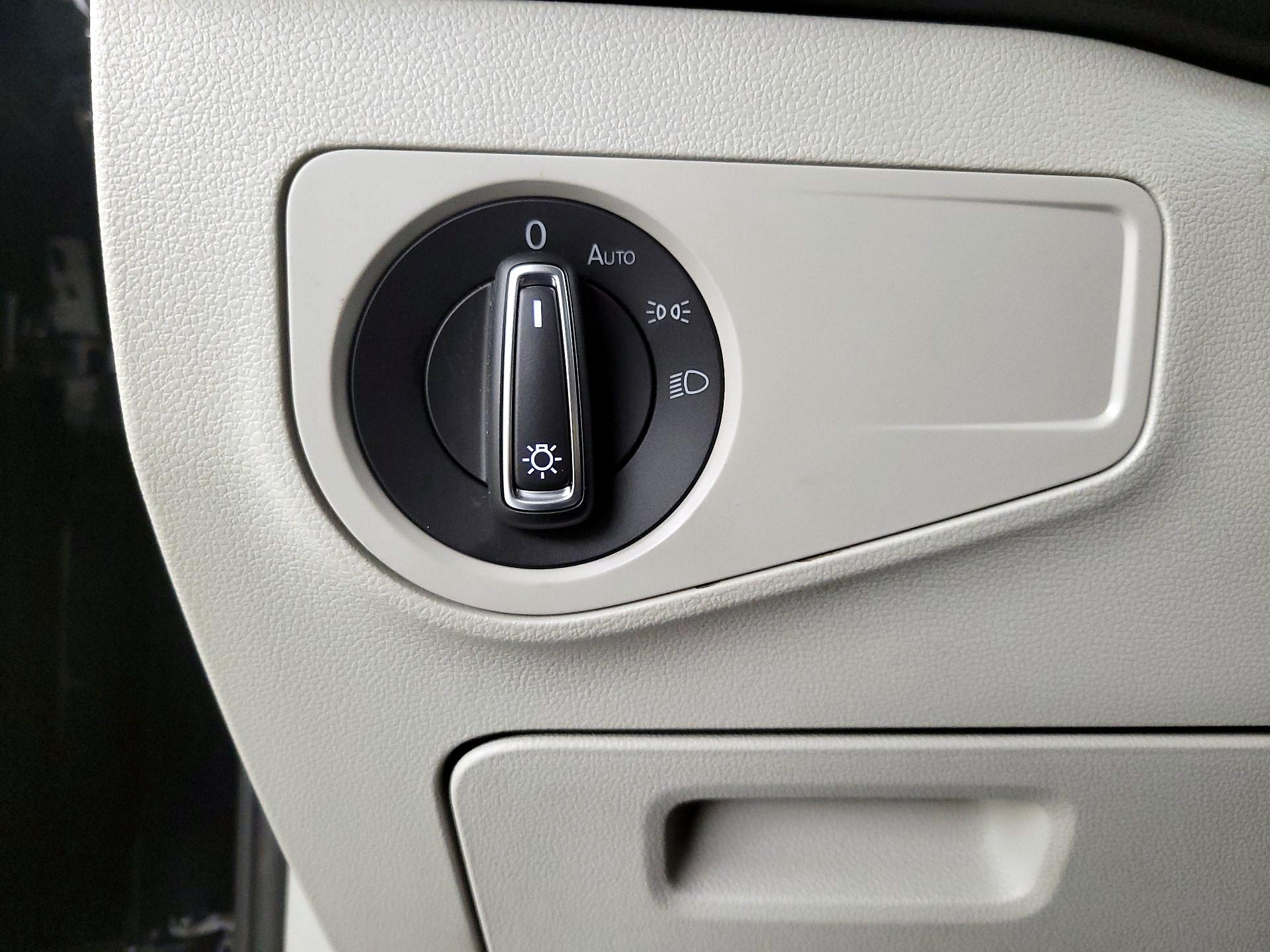 Thumbnail: 2022 Volkswagen Tiguan - 13