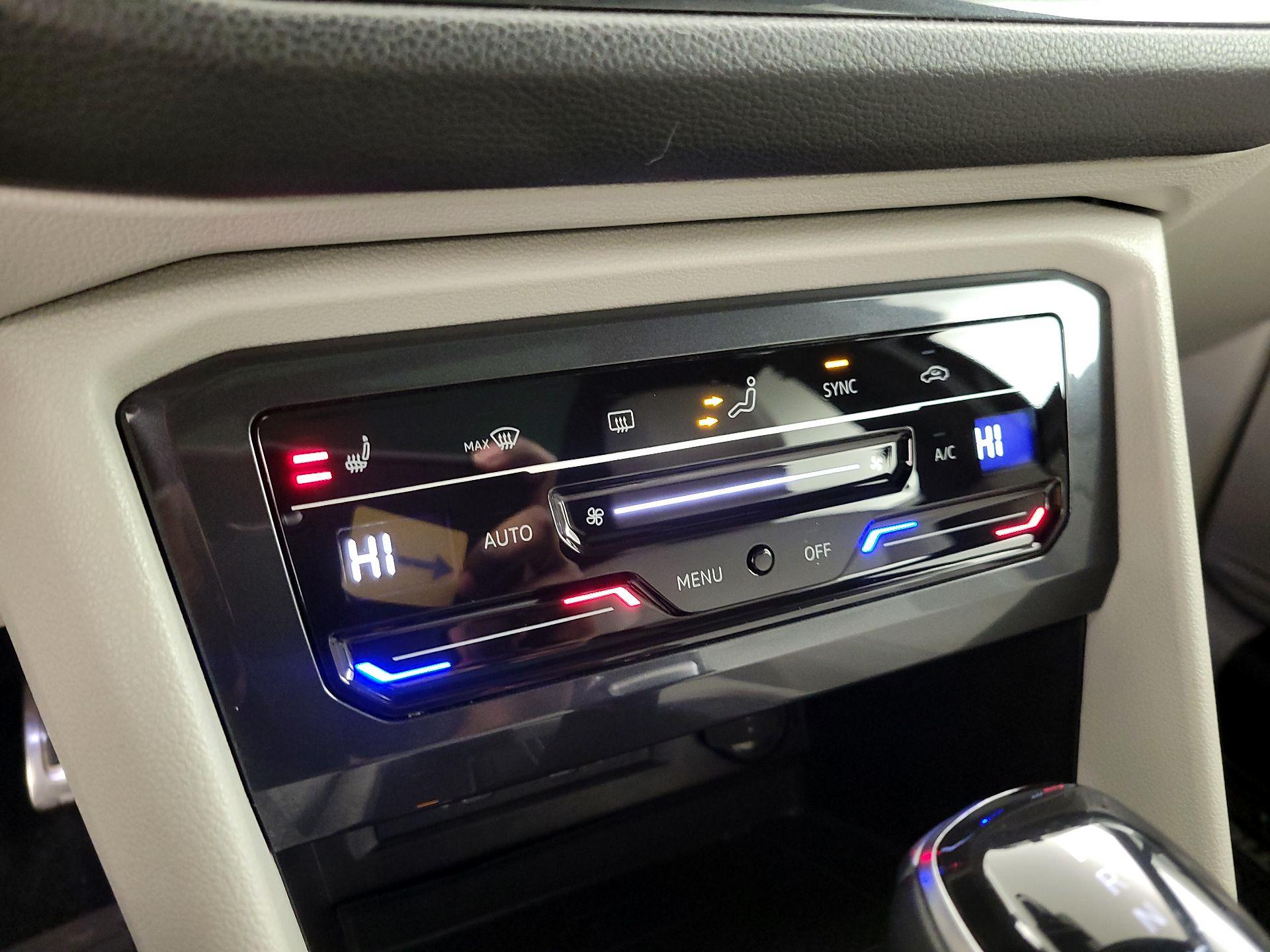 Thumbnail: 2022 Volkswagen Tiguan - 16