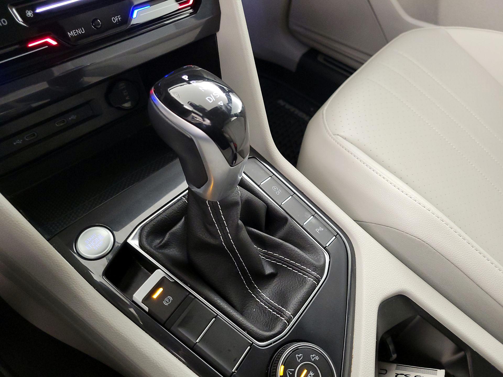 Thumbnail: 2022 Volkswagen Tiguan - 17