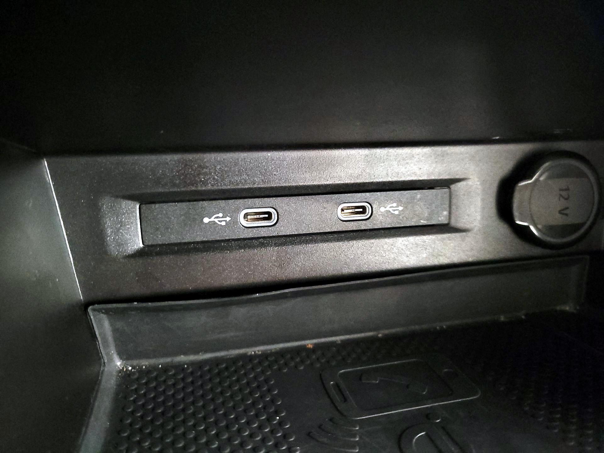 Thumbnail: 2022 Volkswagen Tiguan - 18