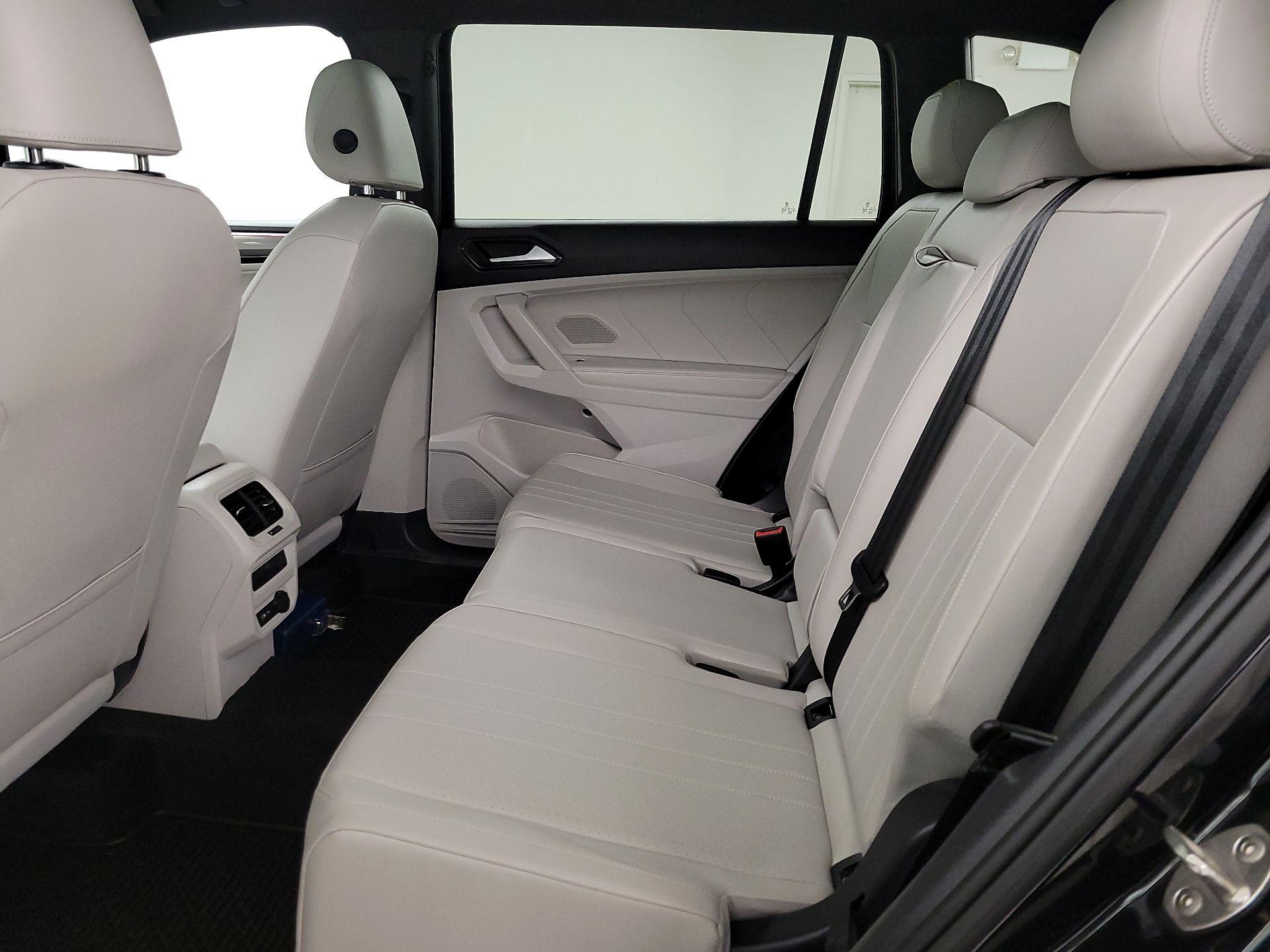 Thumbnail: 2022 Volkswagen Tiguan - 20