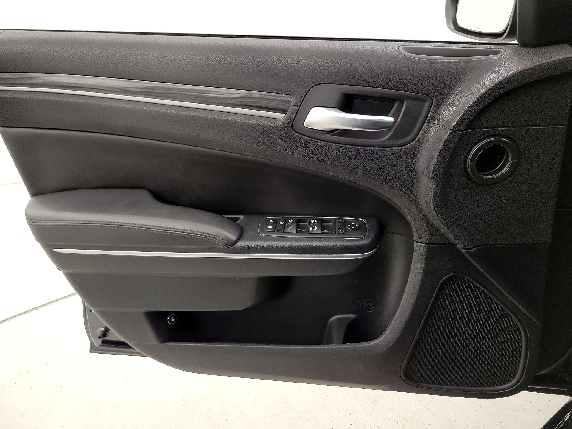 Thumbnail: 2018 Chrysler 300 - 12