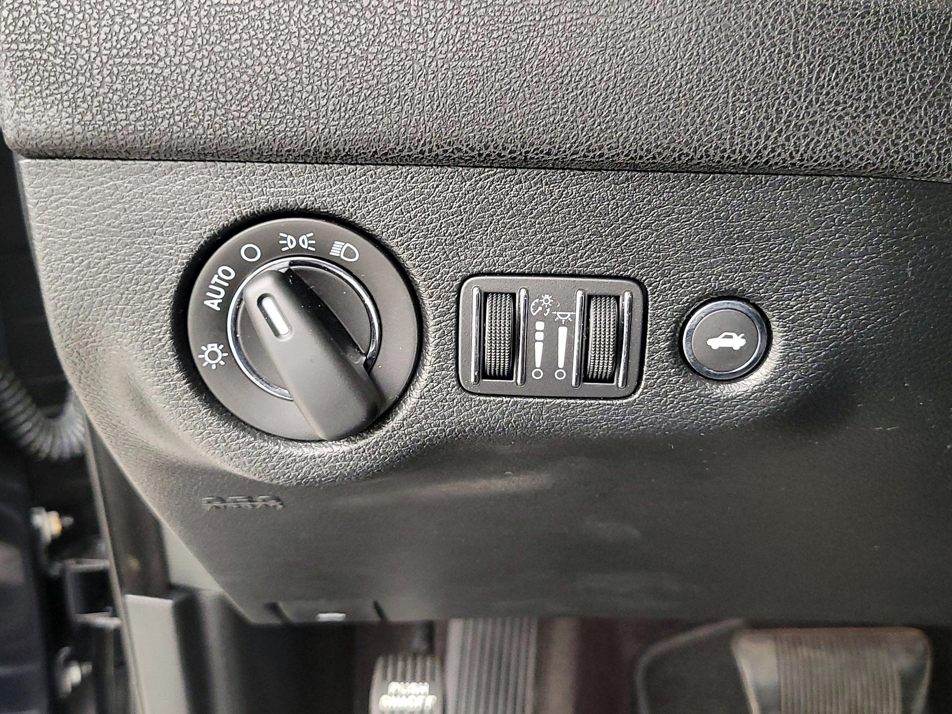 Thumbnail: 2018 Chrysler 300 - 13