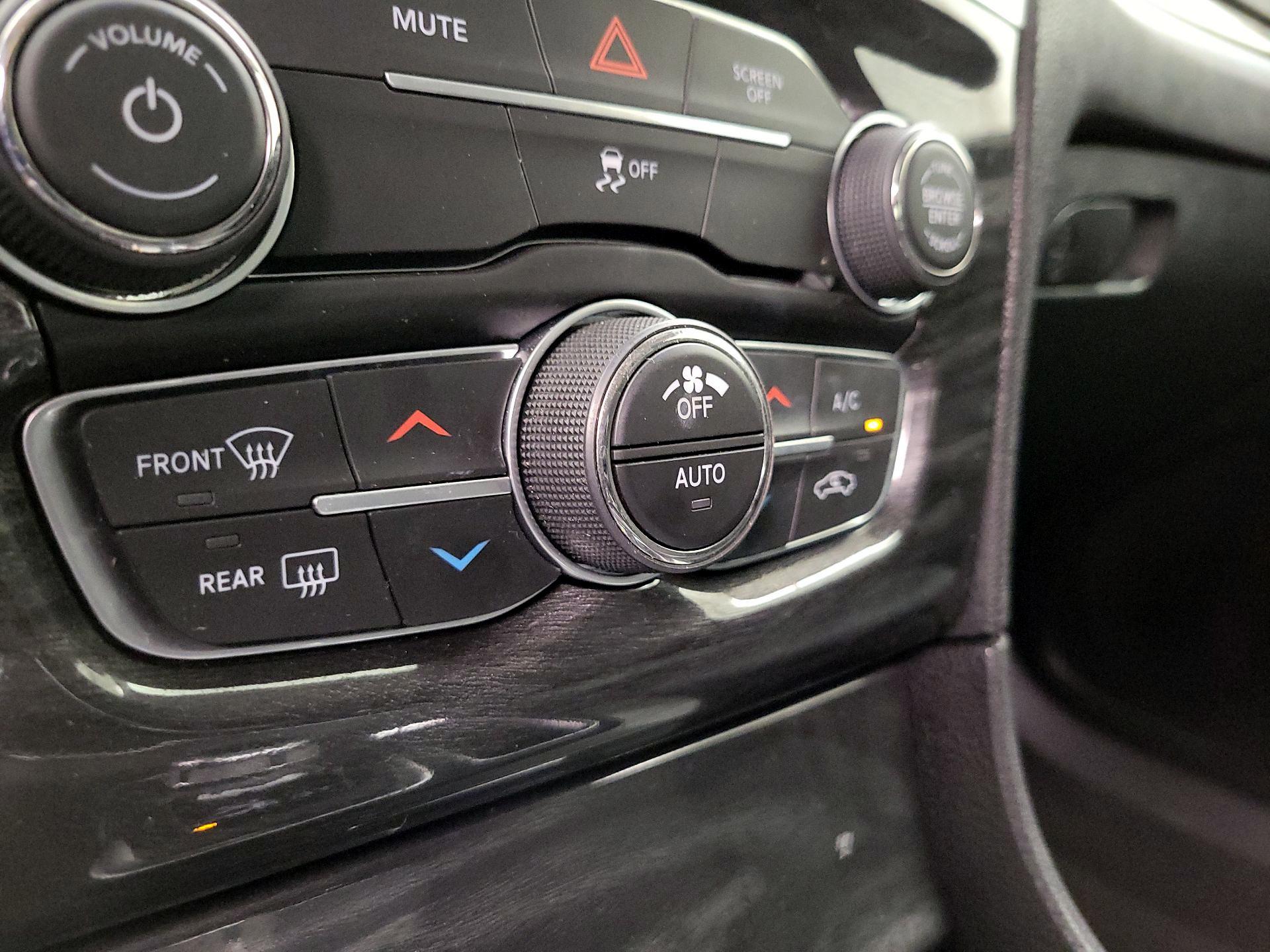 Thumbnail: 2018 Chrysler 300 - 16