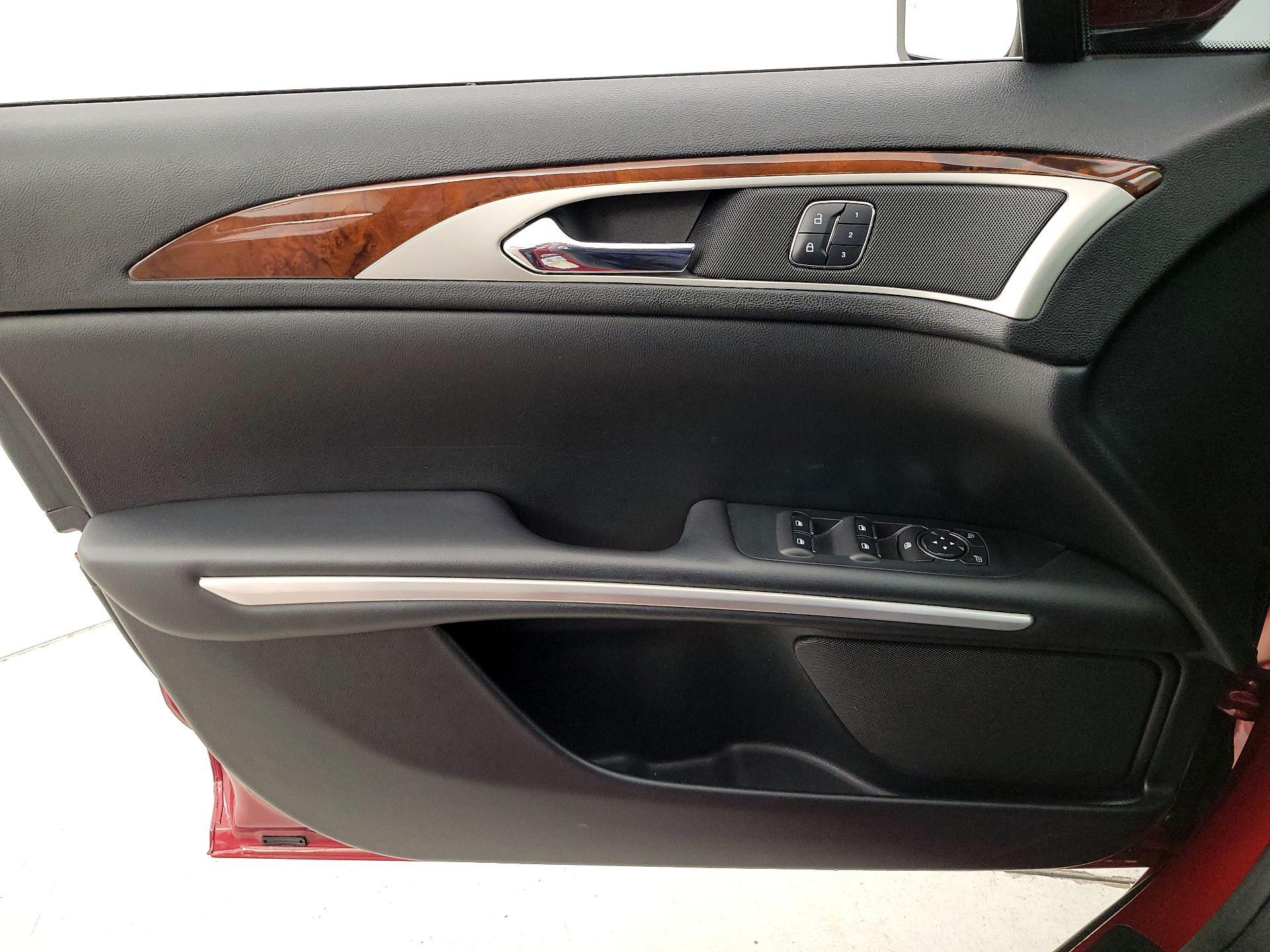 Thumbnail: 2016 Lincoln MKZ - 12