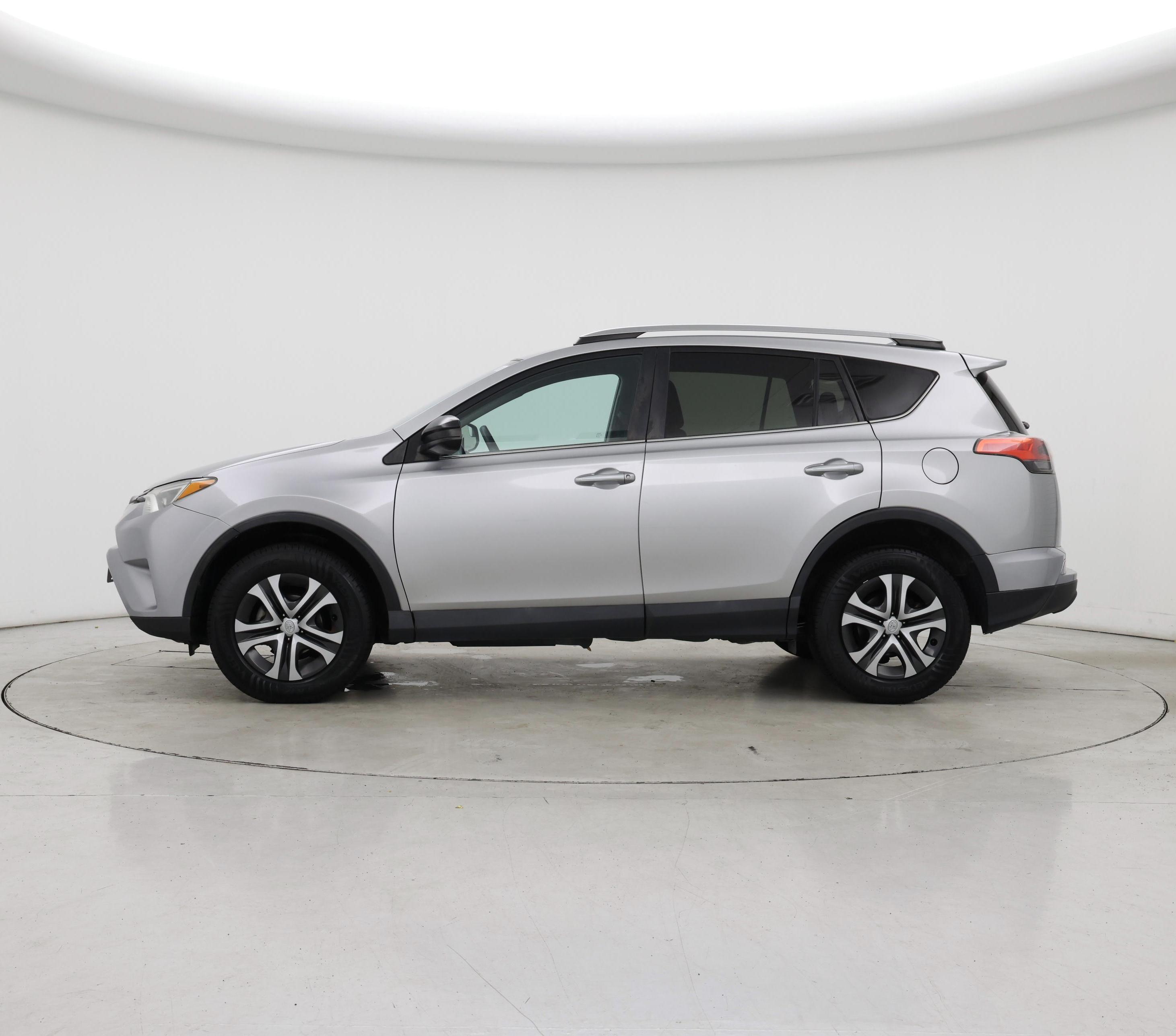 Thumbnail: 2017 Toyota RAV4 - 3
