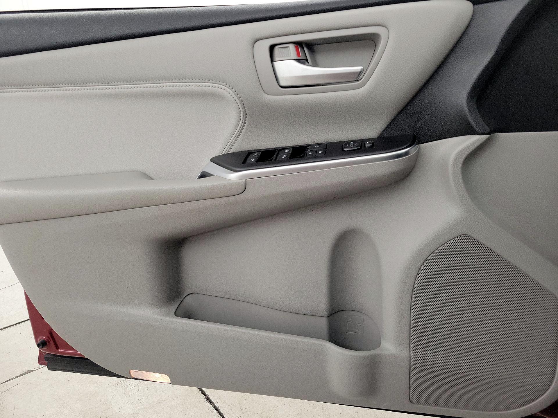 Thumbnail: 2017 Toyota Camry - 12