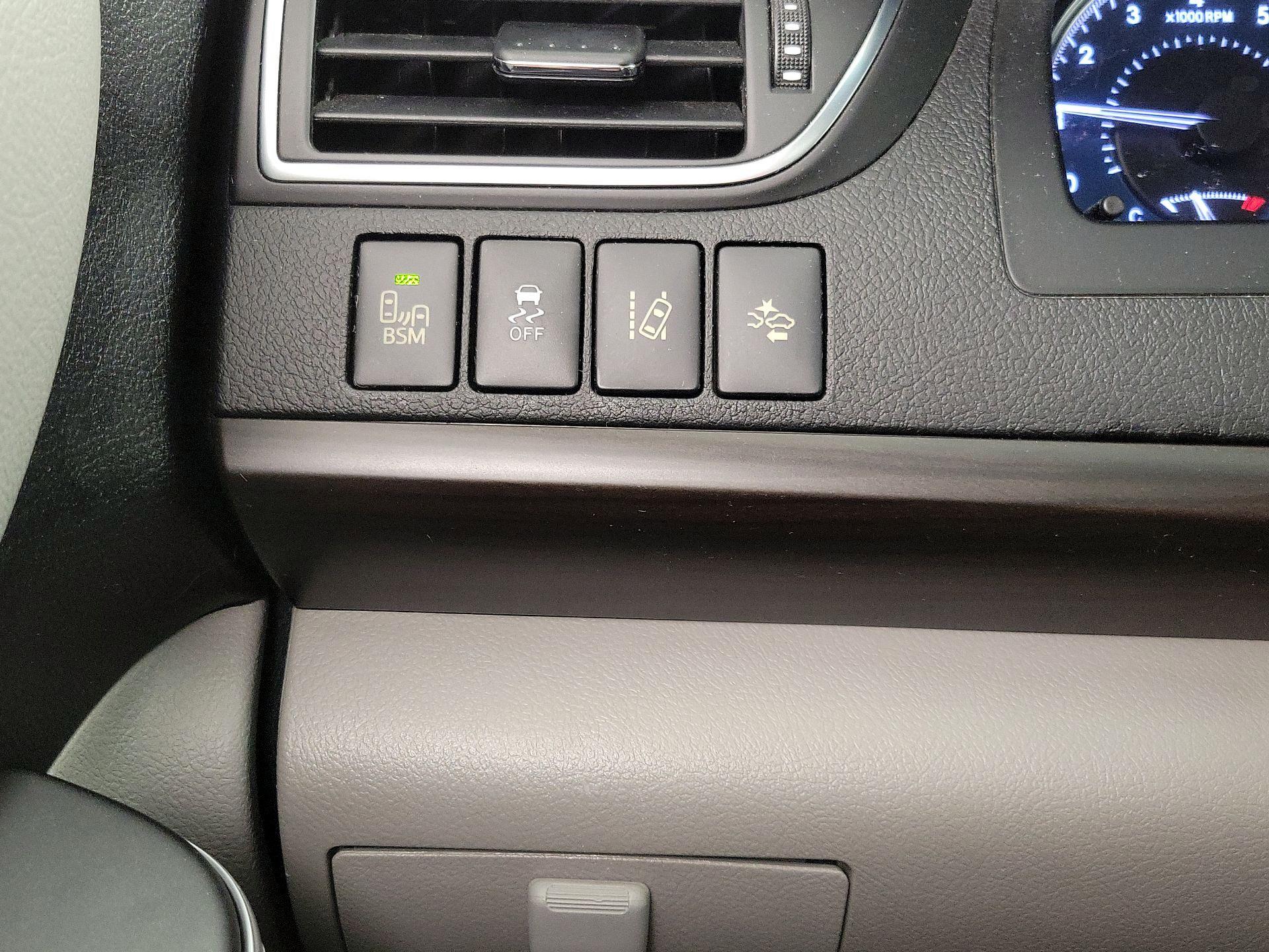 Thumbnail: 2017 Toyota Camry - 13