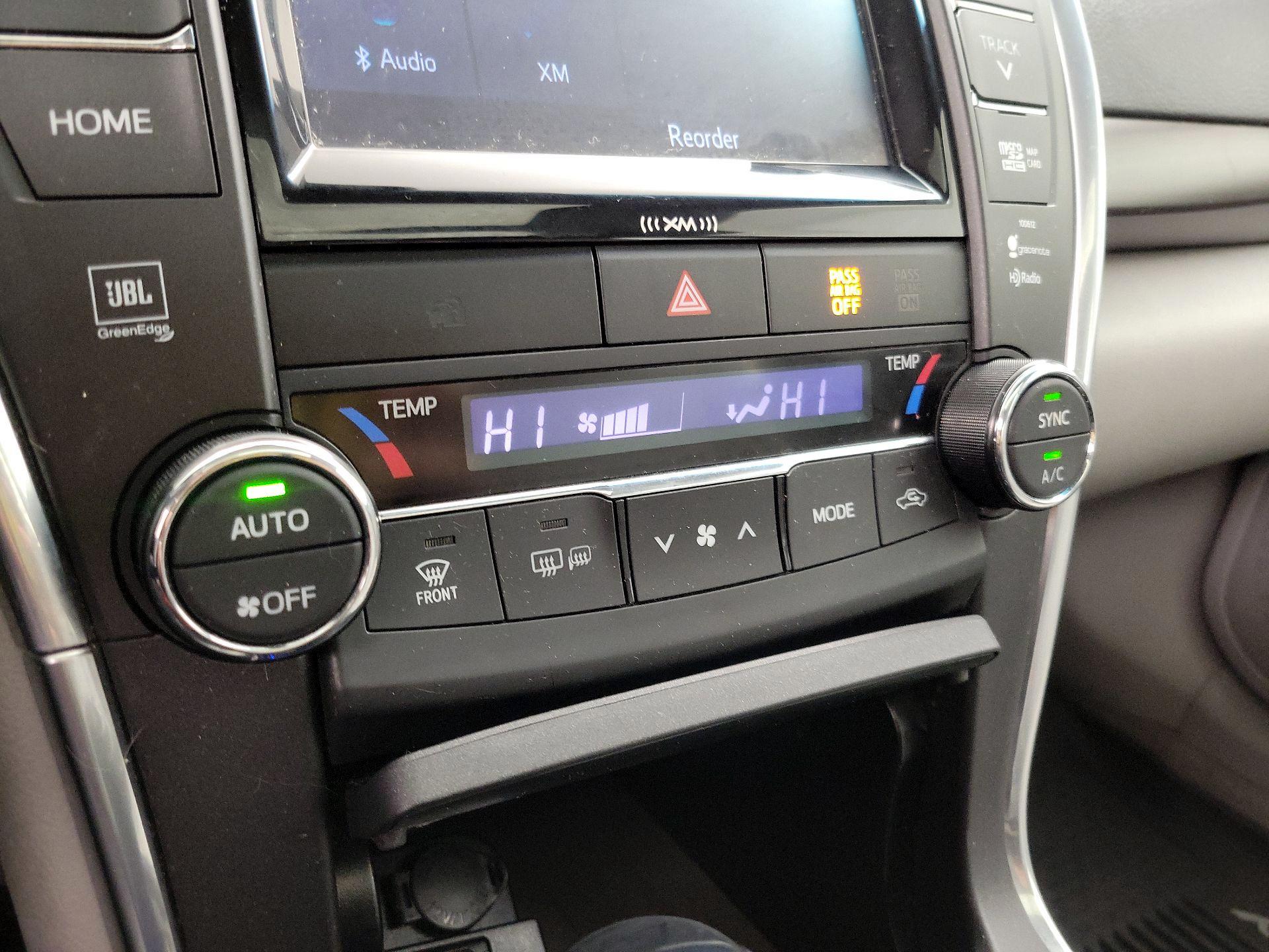 Thumbnail: 2017 Toyota Camry - 16