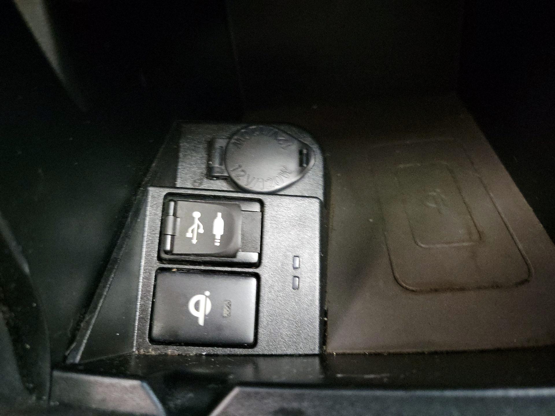 Thumbnail: 2017 Toyota Camry - 18