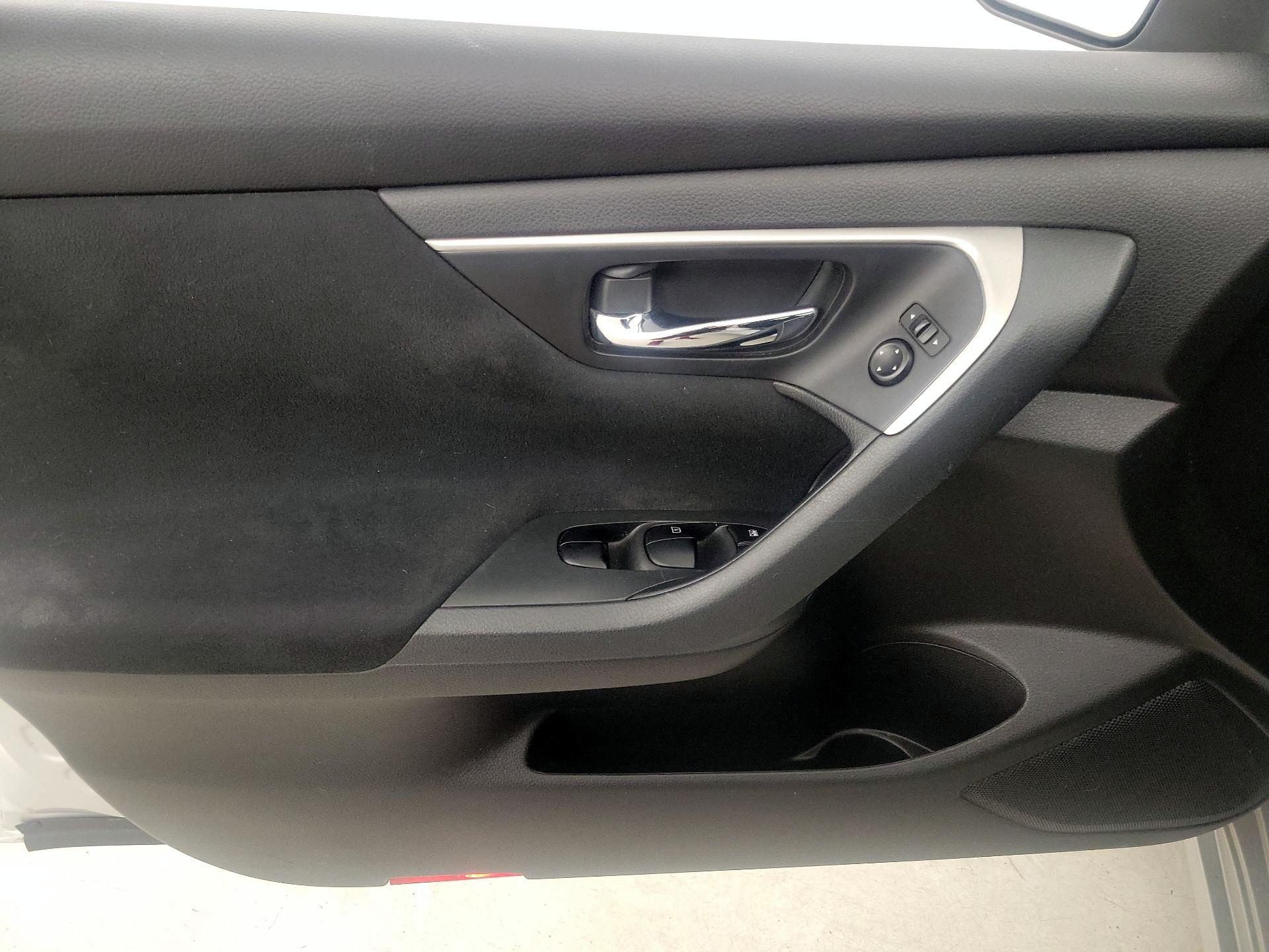 Thumbnail: 2015 Nissan Altima - 12