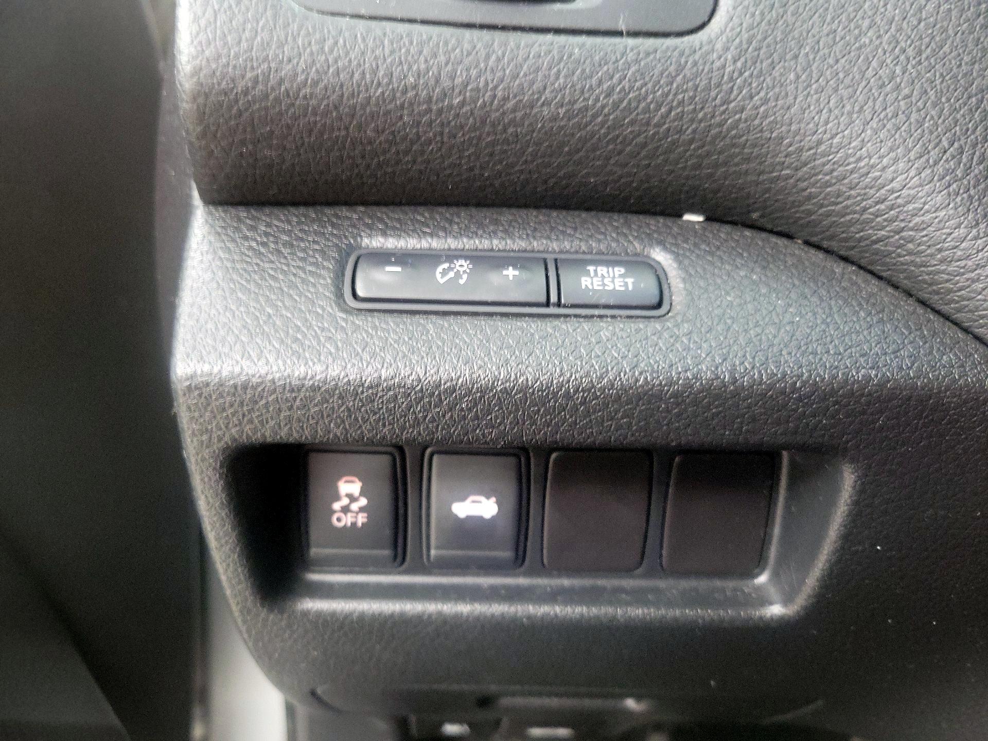 Thumbnail: 2015 Nissan Altima - 13