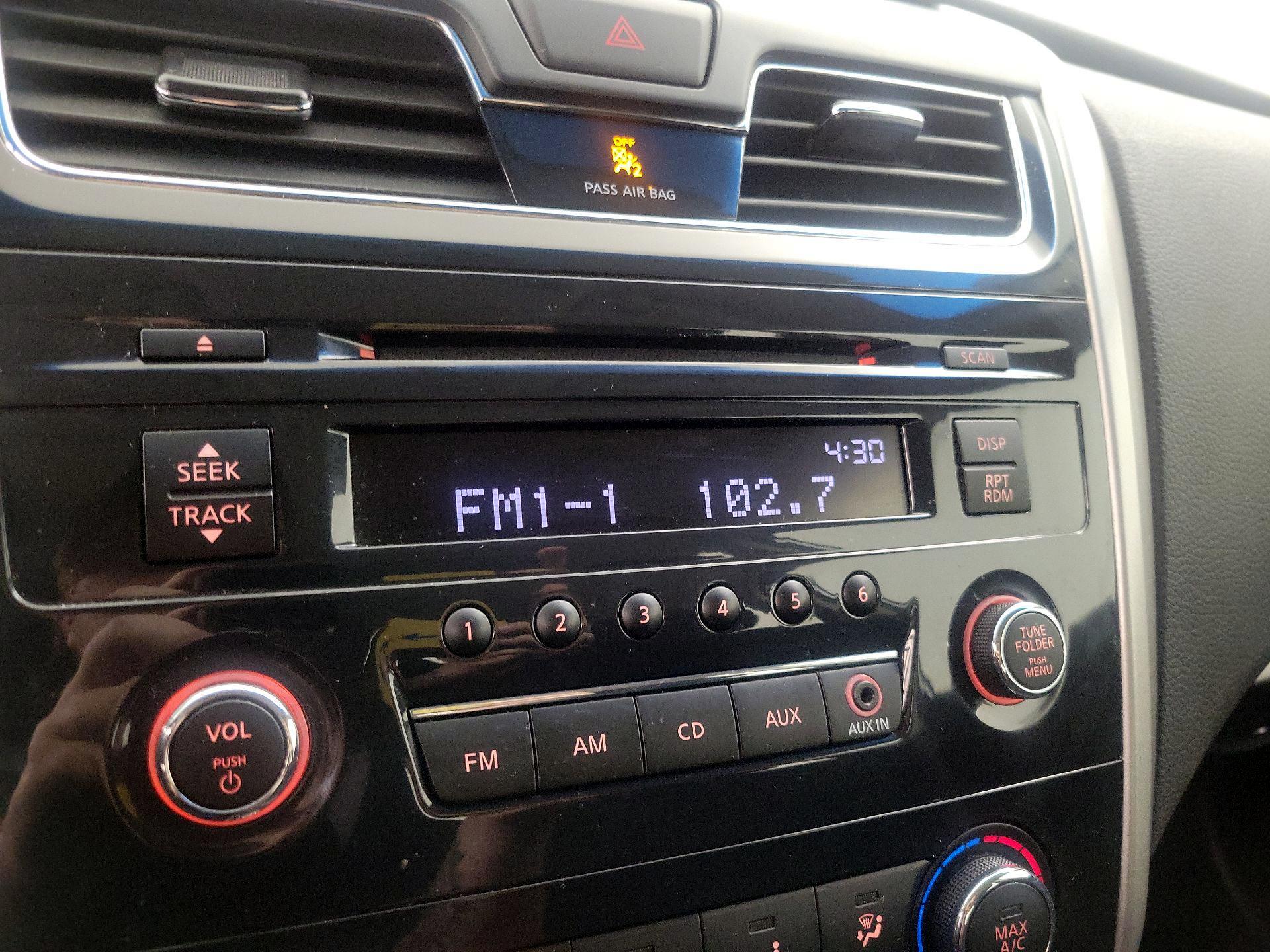 Thumbnail: 2015 Nissan Altima - 14