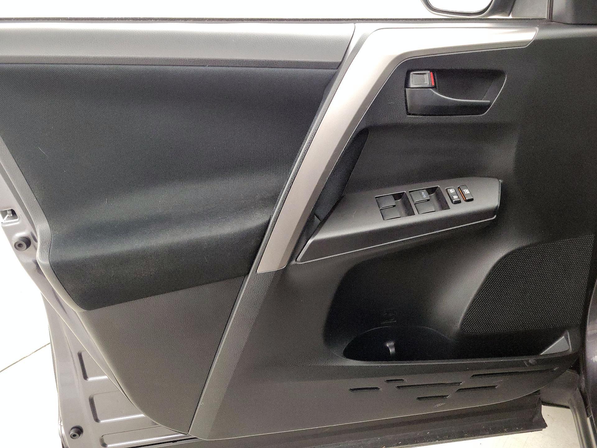 Thumbnail: 2016 Toyota RAV4 - 12