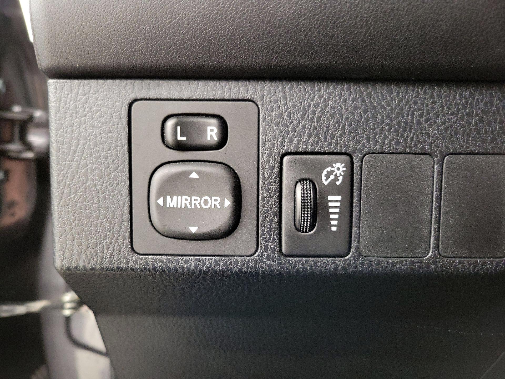 Thumbnail: 2016 Toyota RAV4 - 13