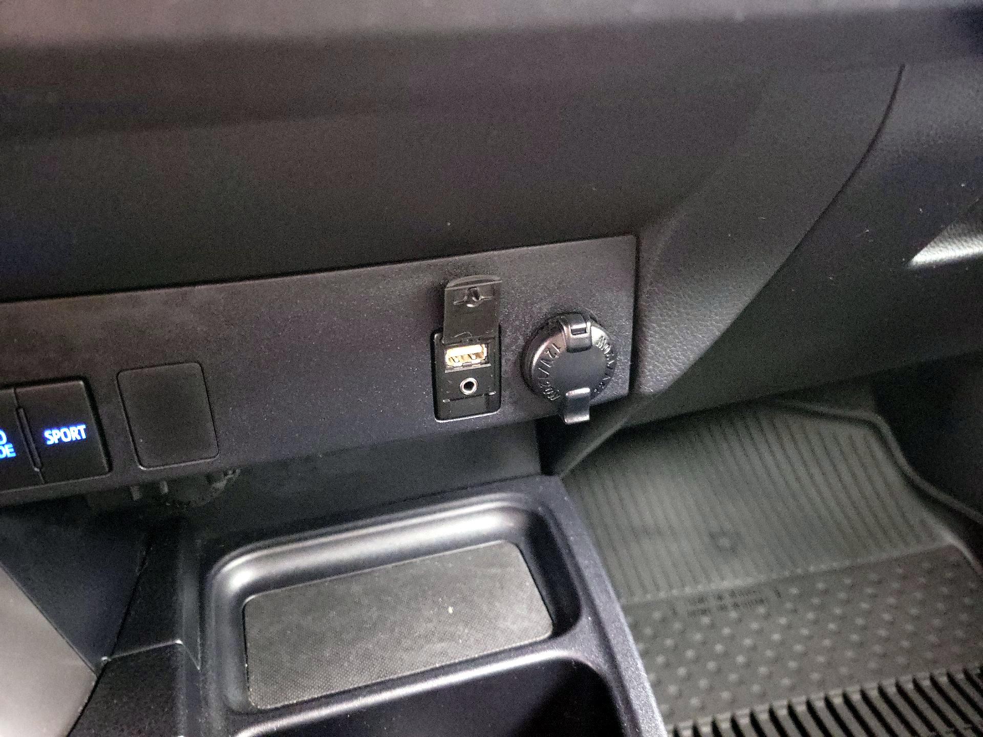 Thumbnail: 2016 Toyota RAV4 - 18