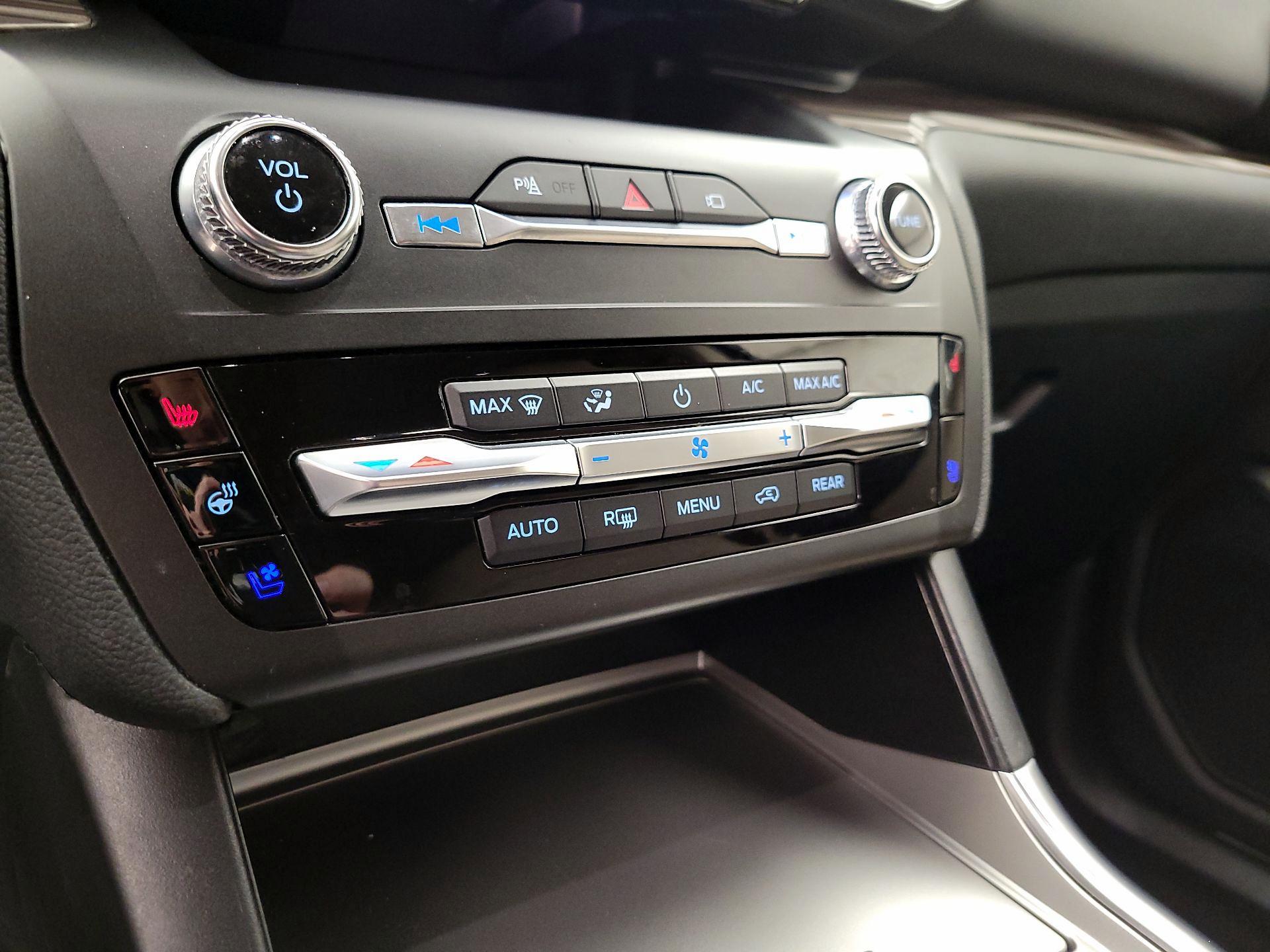 Thumbnail: 2020 Ford Explorer - 17