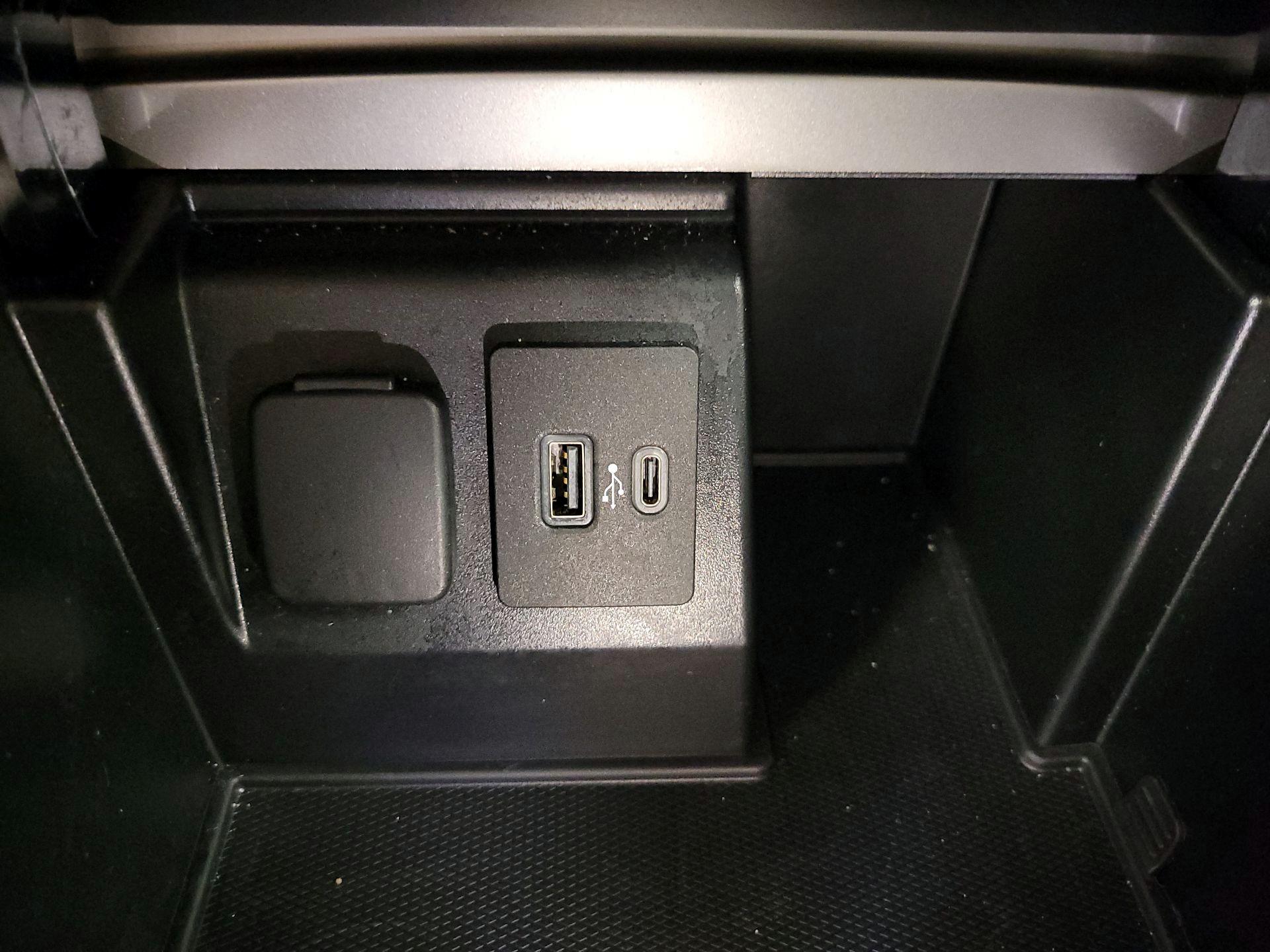 Thumbnail: 2020 Ford Explorer - 19