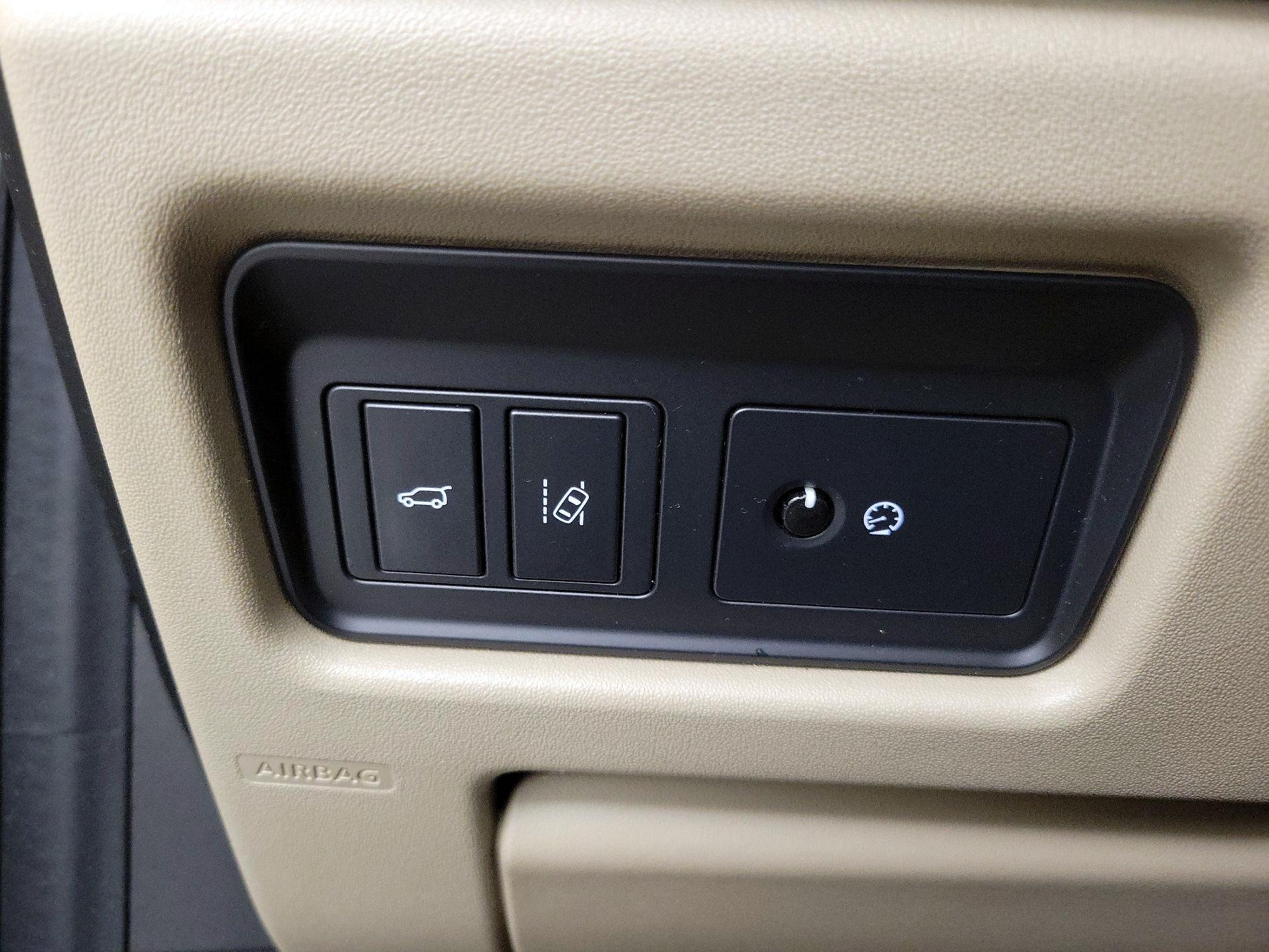 Thumbnail: 2018 Land Rover Discovery Sport - 13