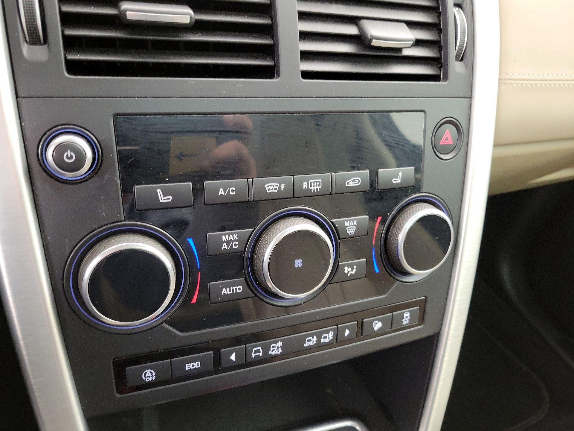 Thumbnail: 2018 Land Rover Discovery Sport - 16