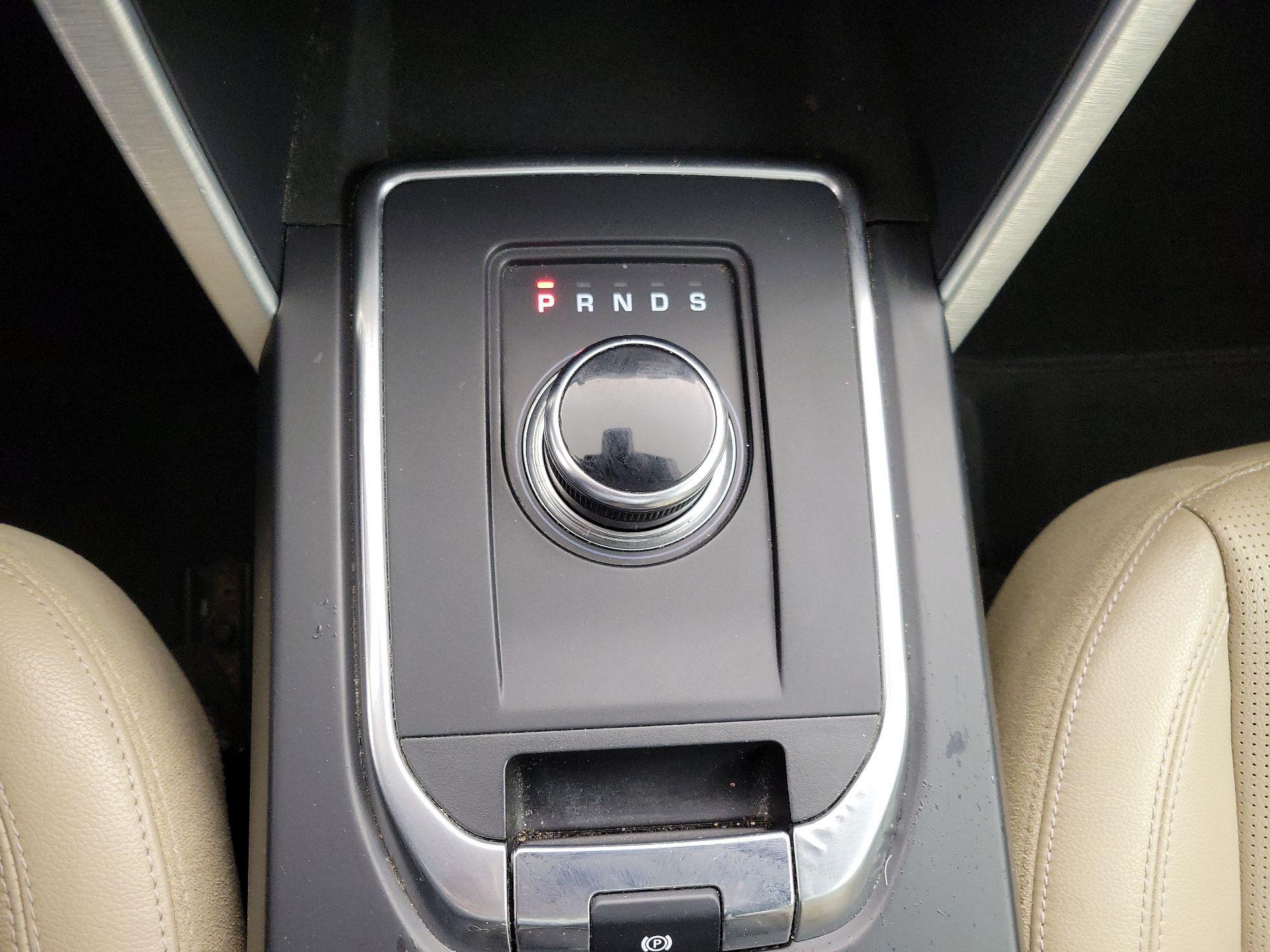 Thumbnail: 2018 Land Rover Discovery Sport - 17