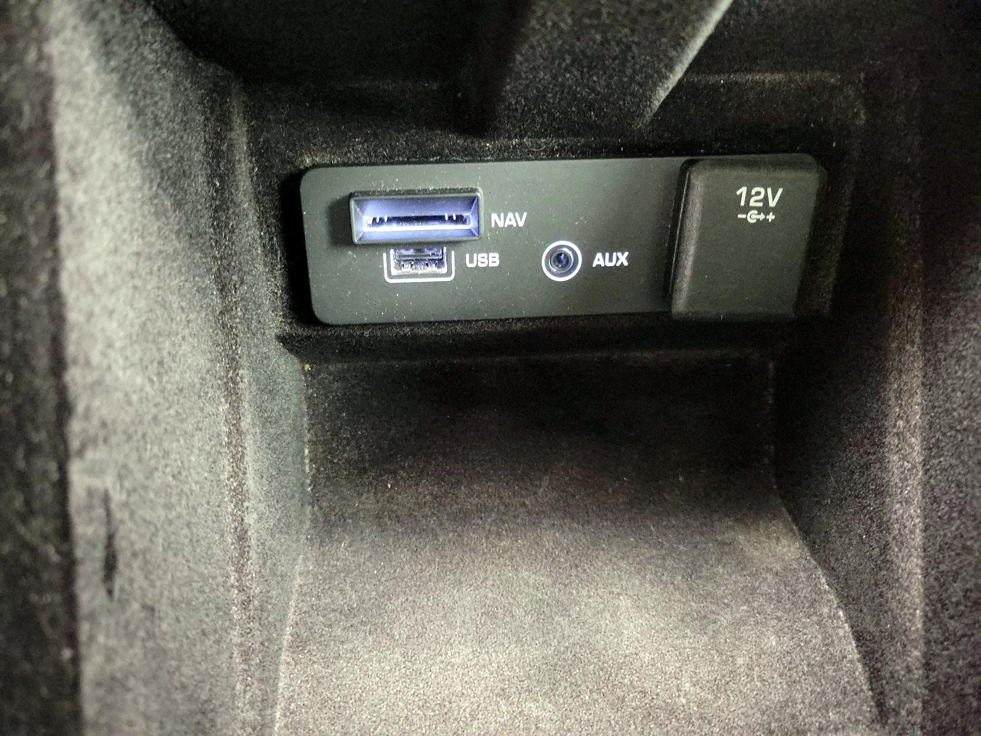 Thumbnail: 2018 Land Rover Discovery Sport - 18